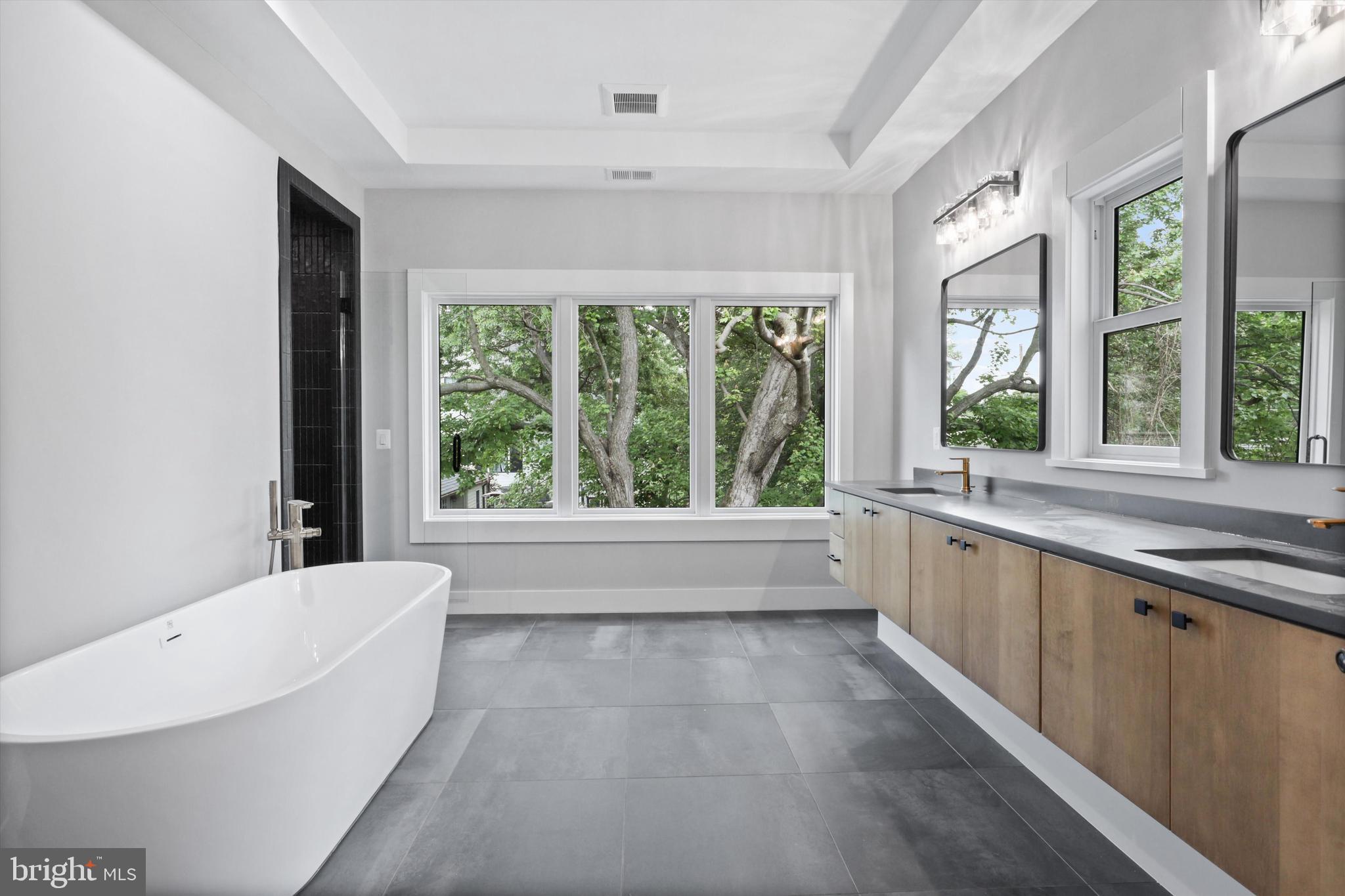 VIENNA WOODS - Residential