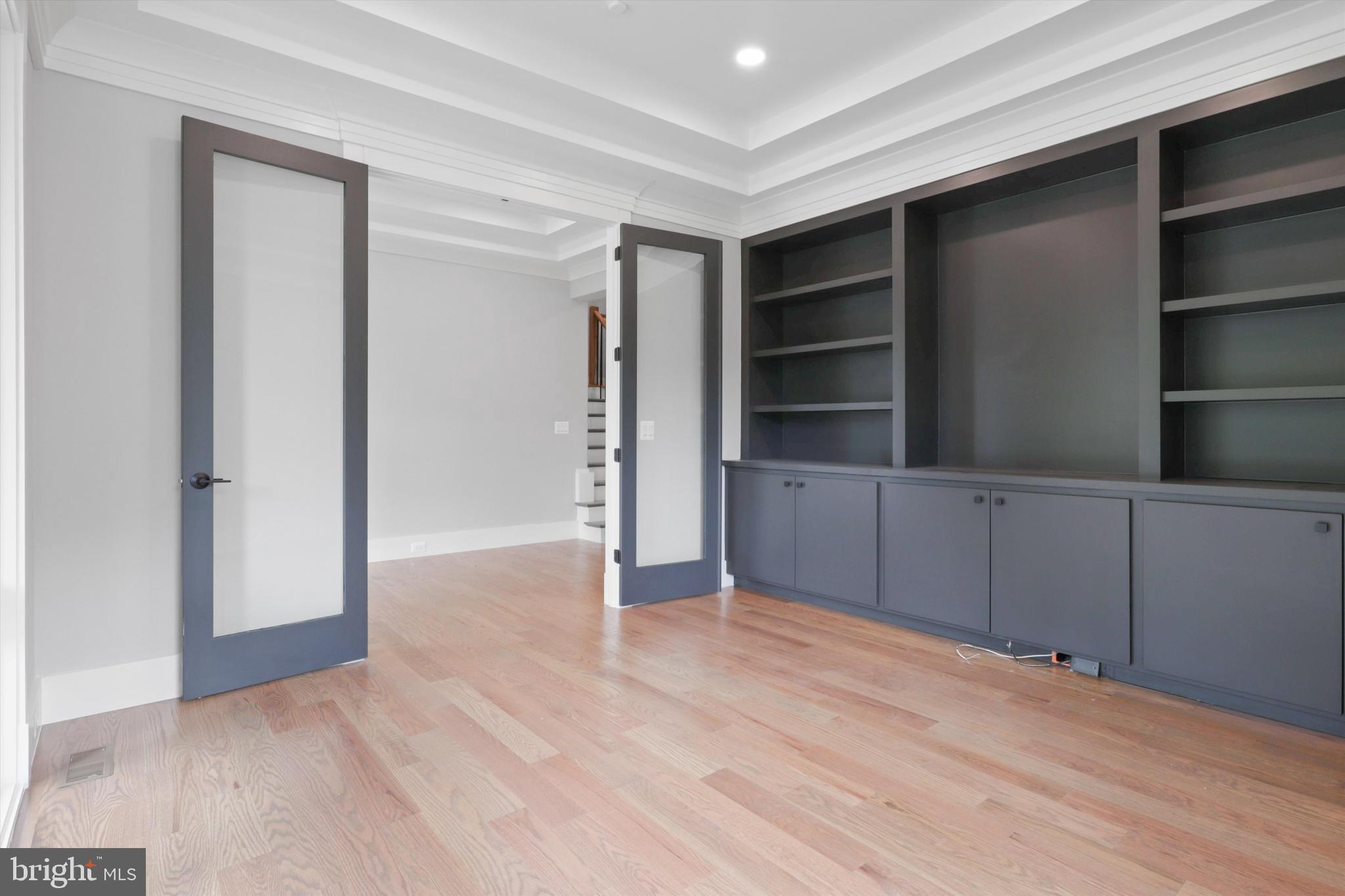 VIENNA WOODS - Residential