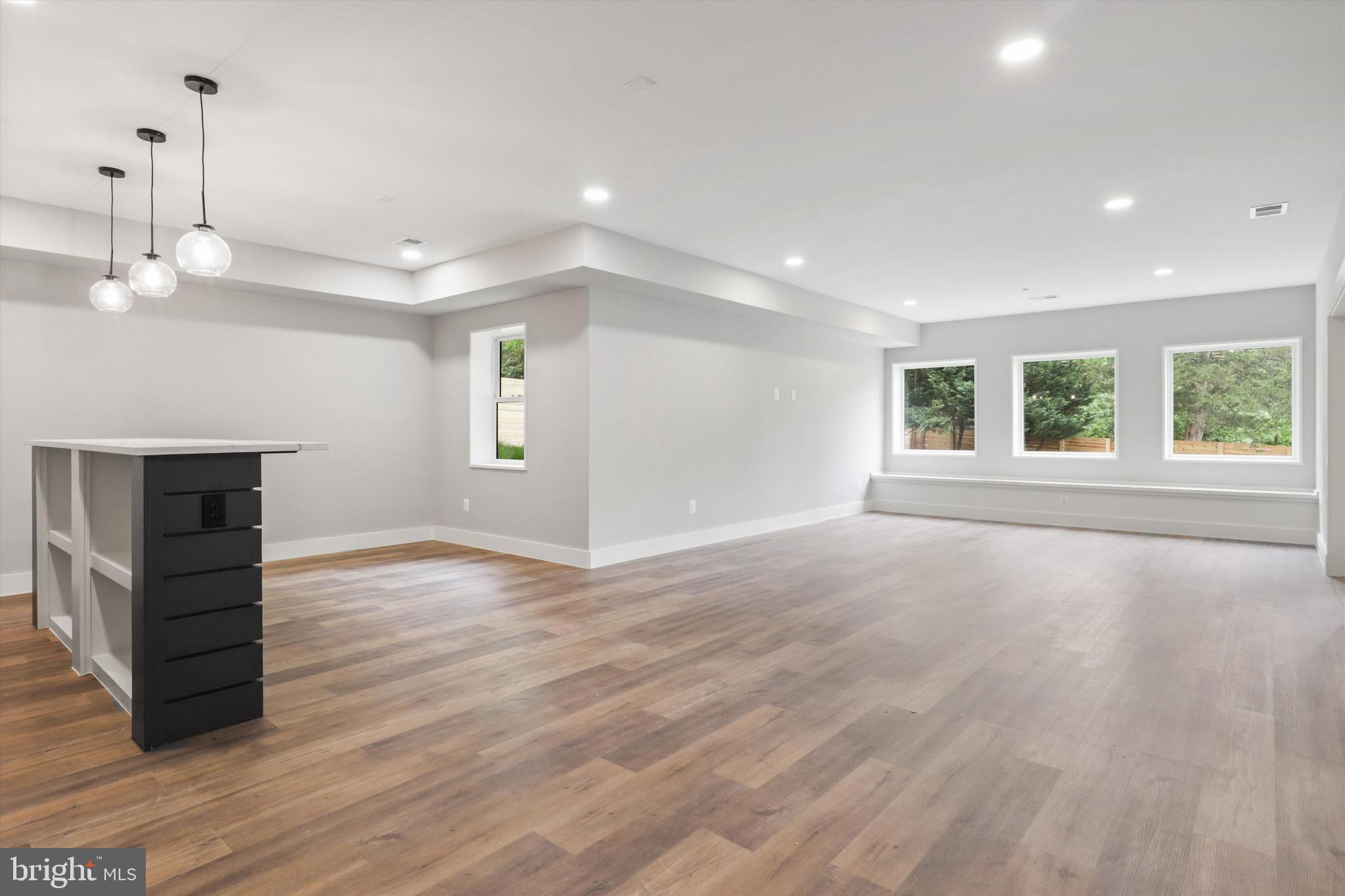 VIENNA WOODS - Residential