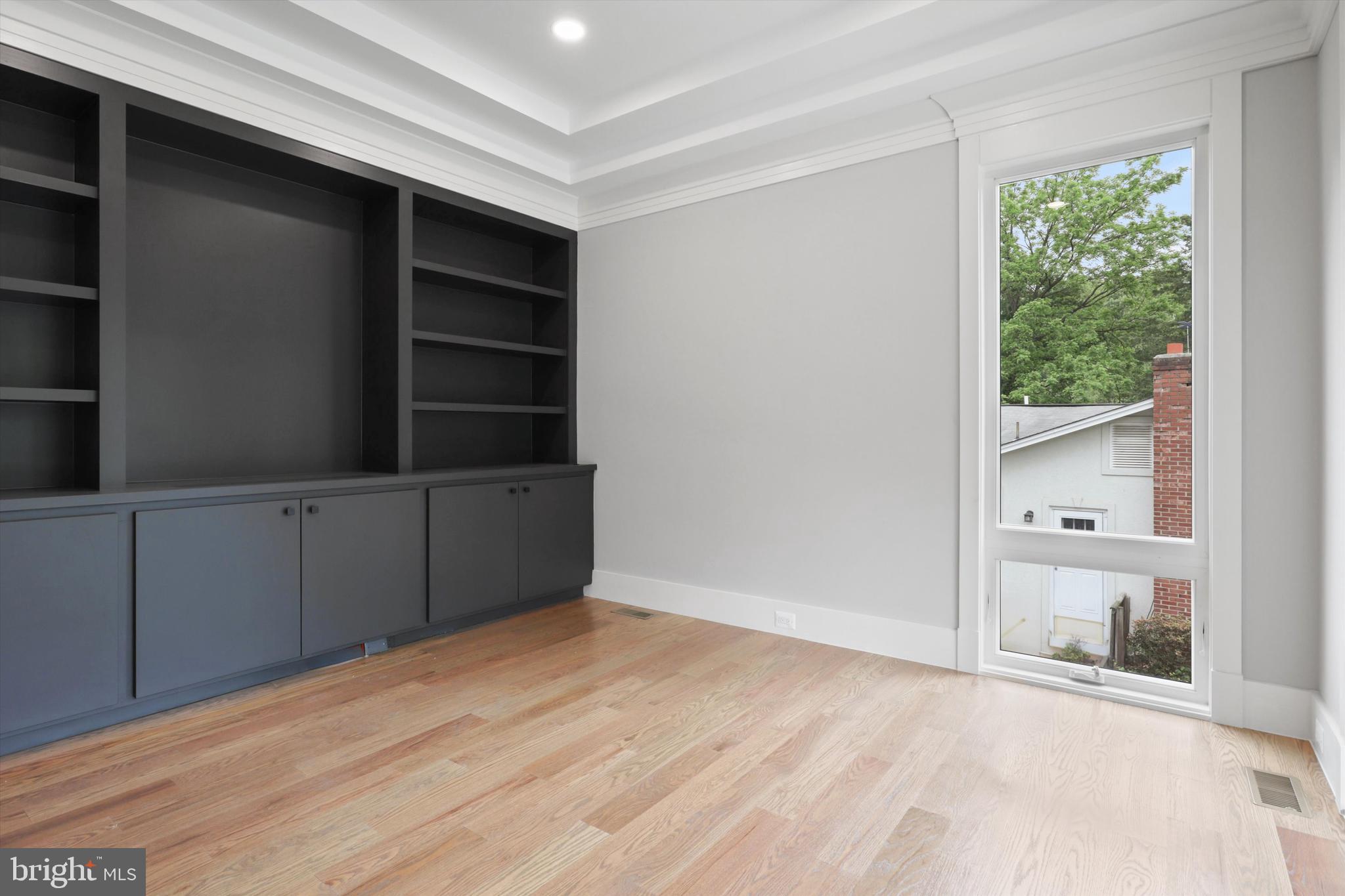 VIENNA WOODS - Residential