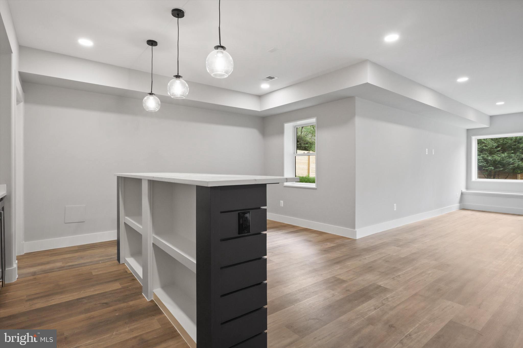 VIENNA WOODS - Residential