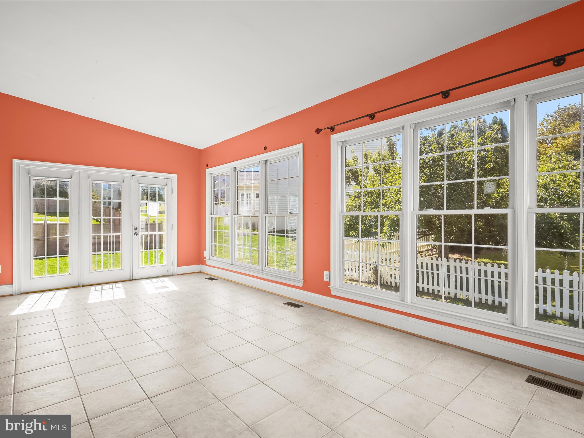 KINGS CROSSING - Residential