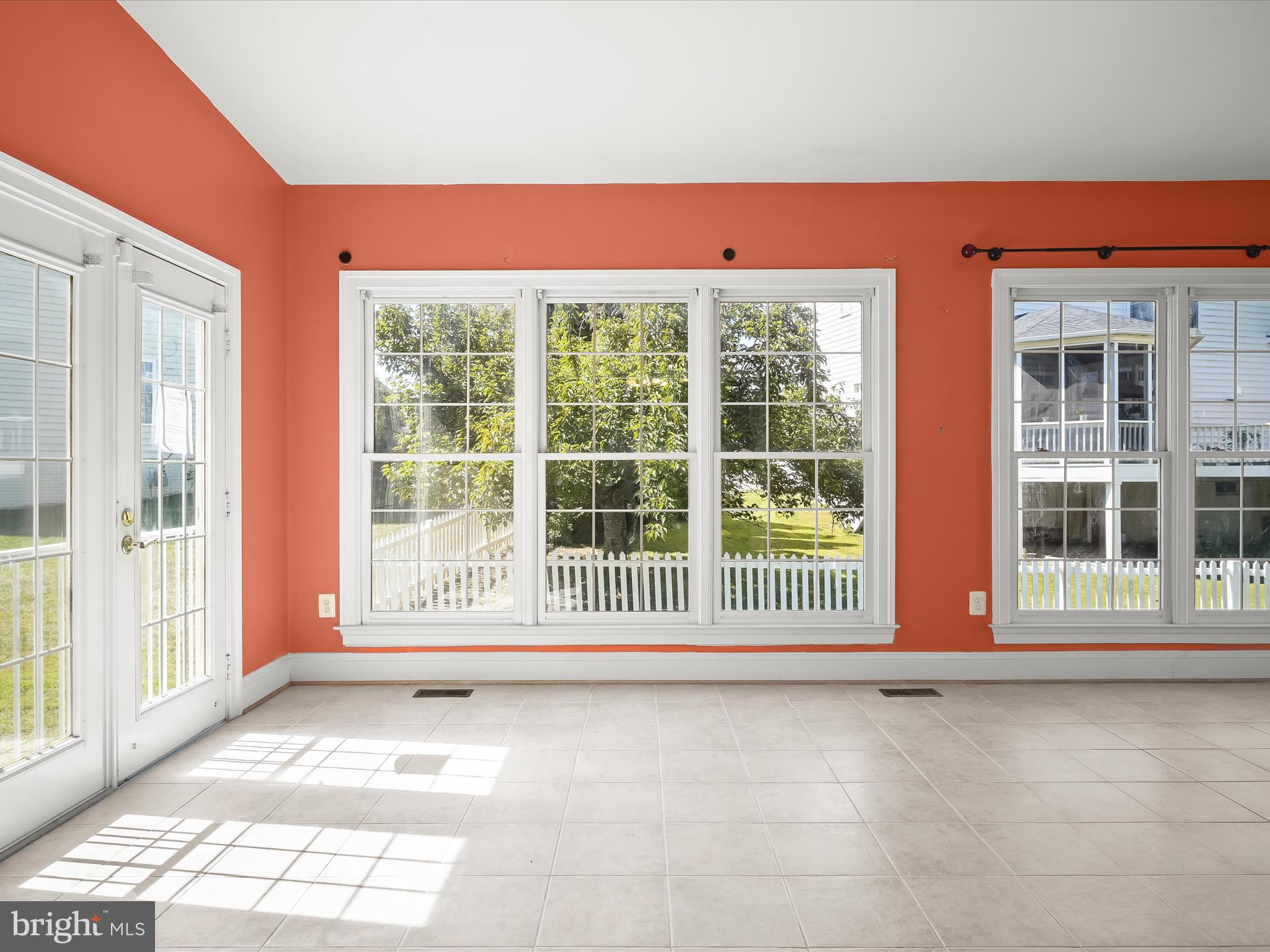 KINGS CROSSING - Residential