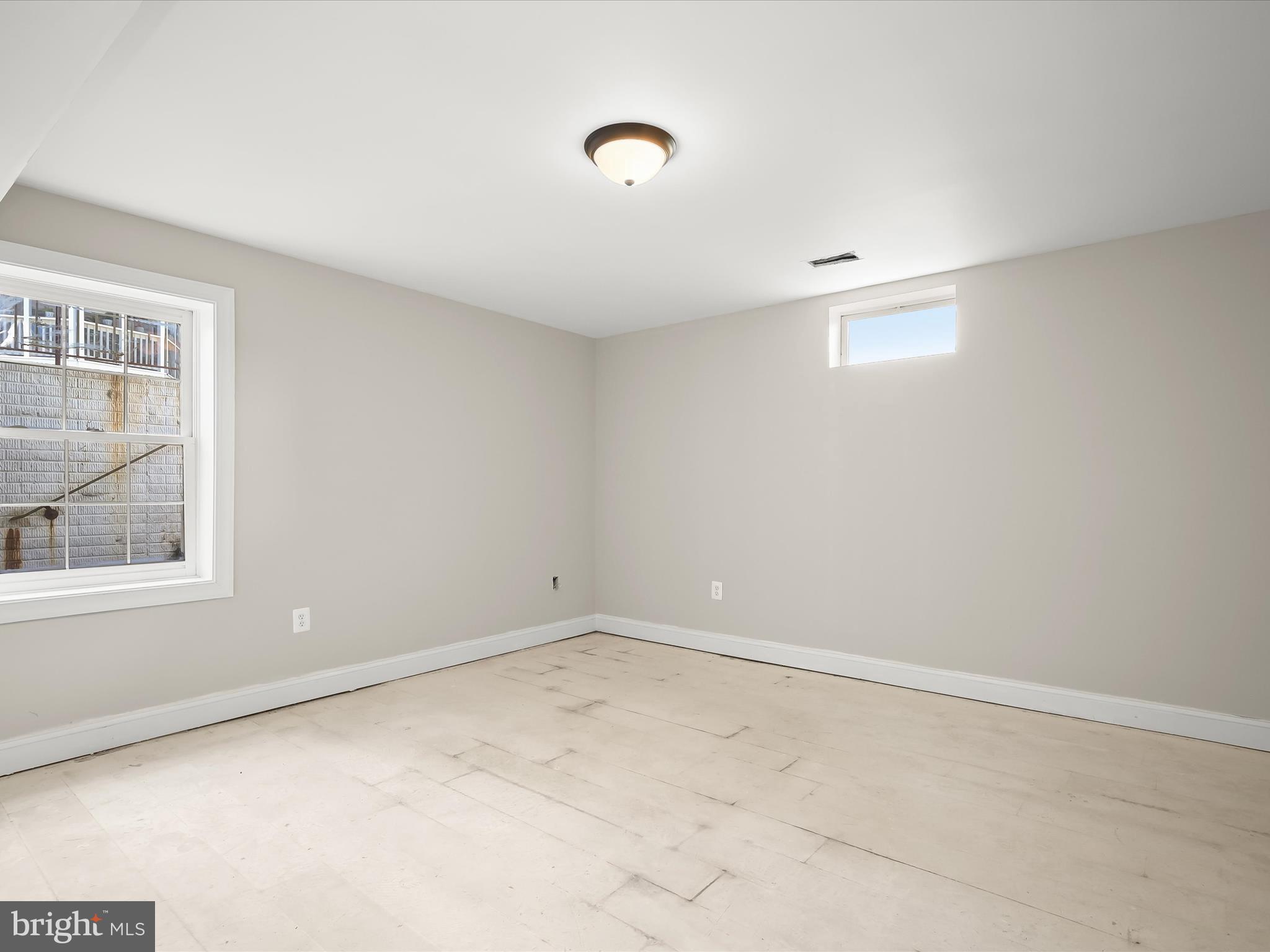 KINGS CROSSING - Residential