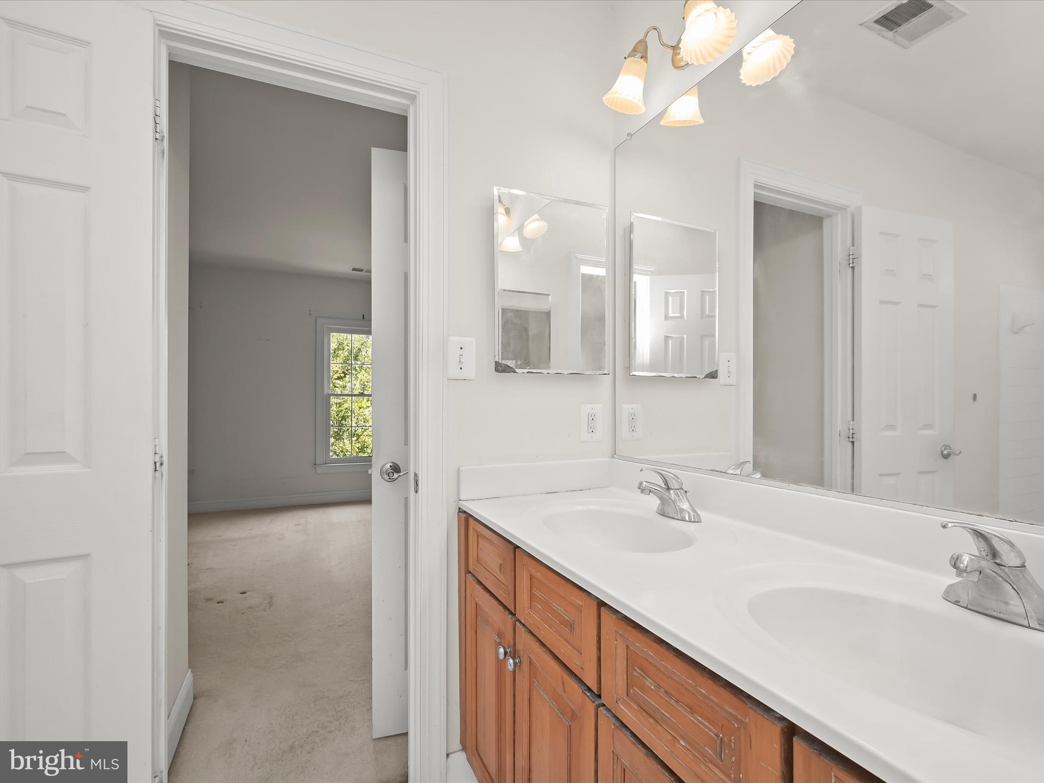 KINGS CROSSING - Residential