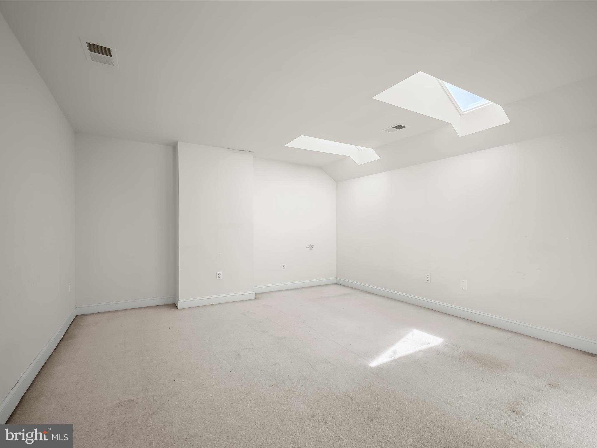 KINGS CROSSING - Residential