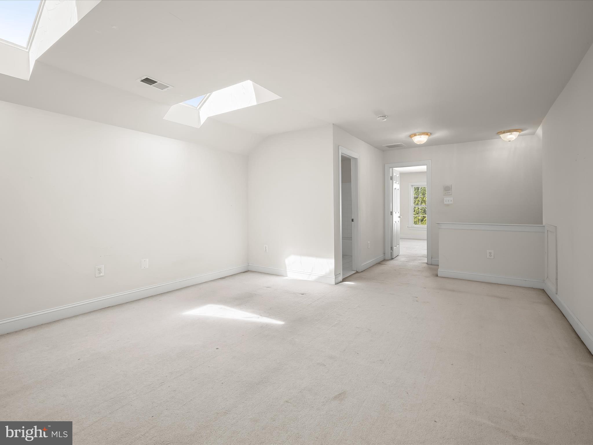 KINGS CROSSING - Residential