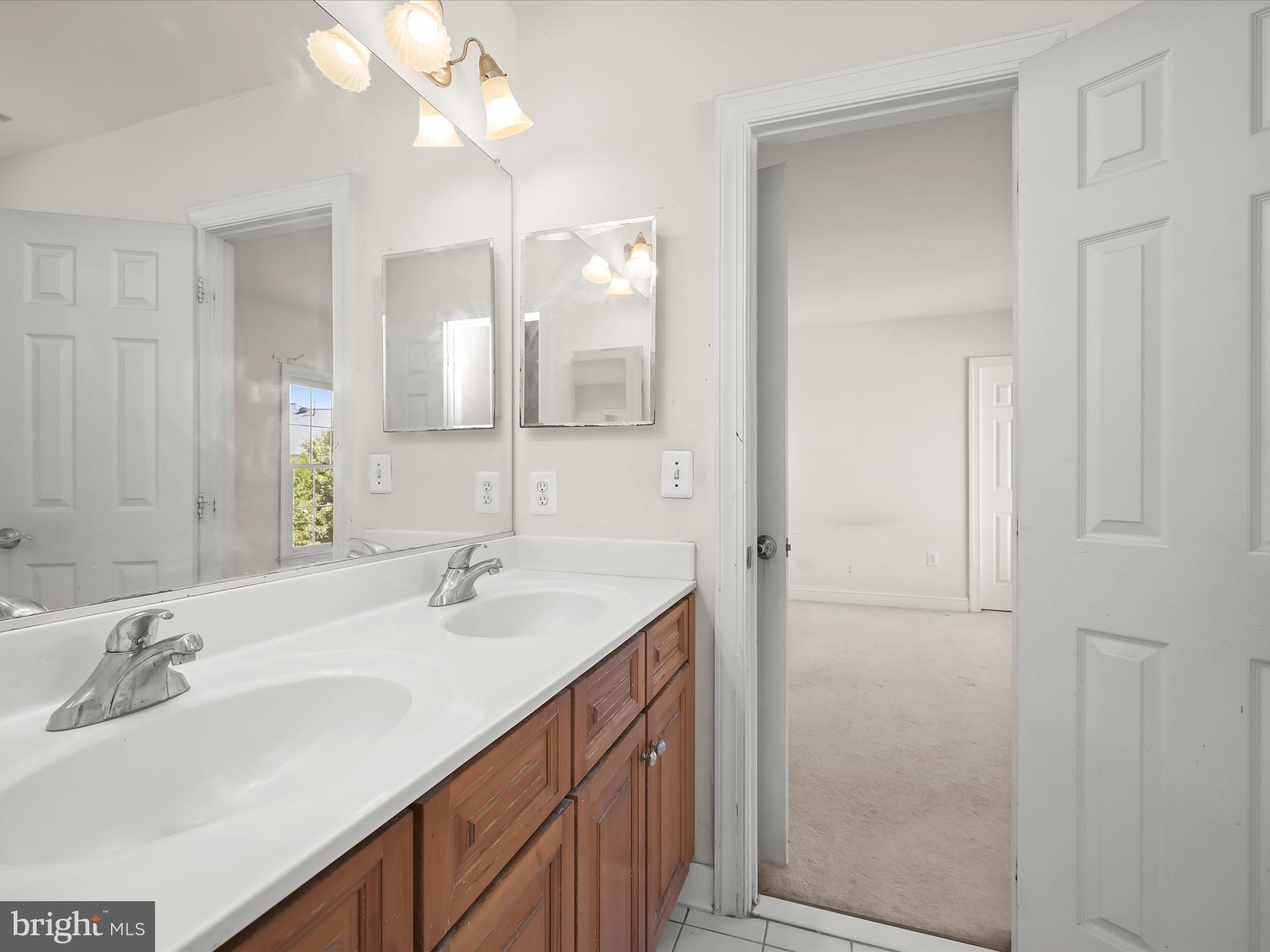 KINGS CROSSING - Residential