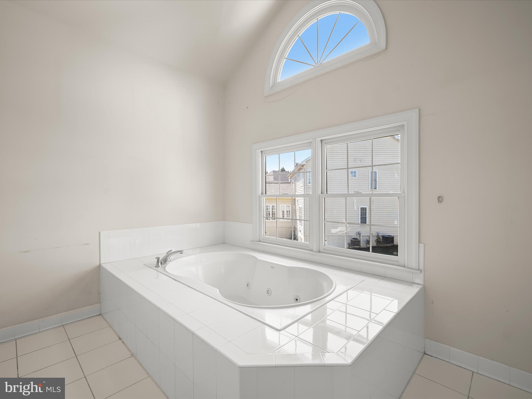 KINGS CROSSING - Residential