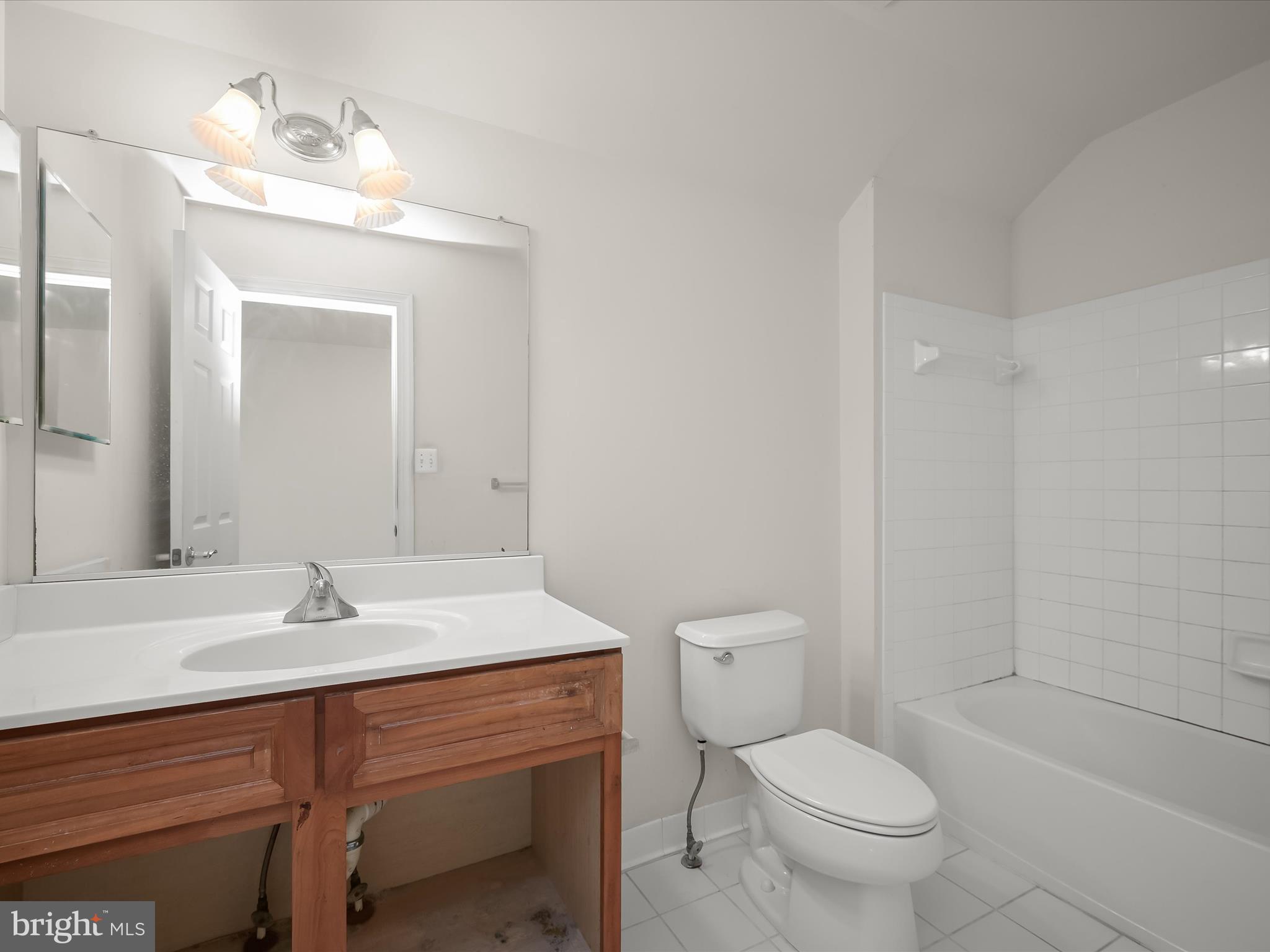 KINGS CROSSING - Residential