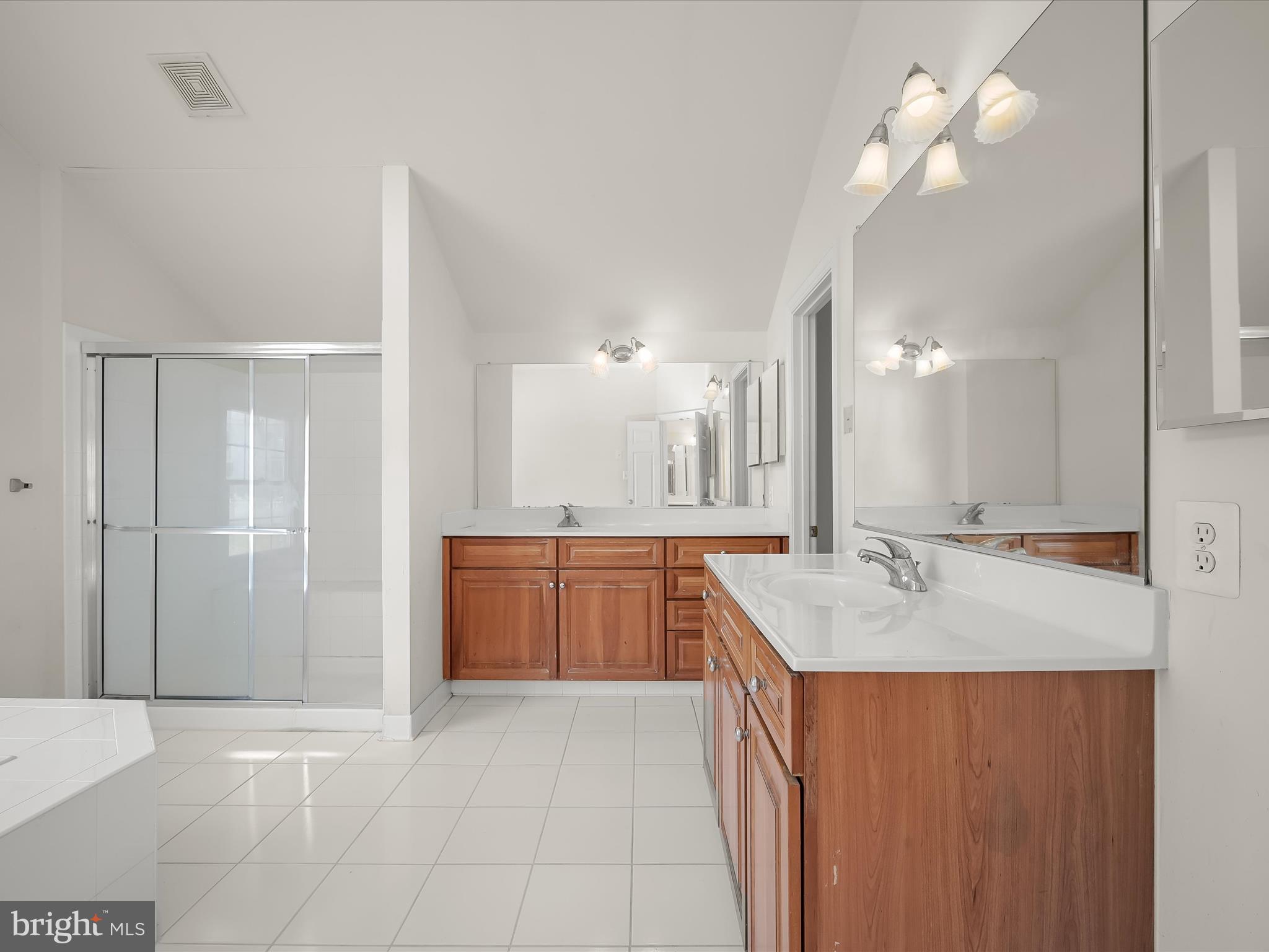 KINGS CROSSING - Residential