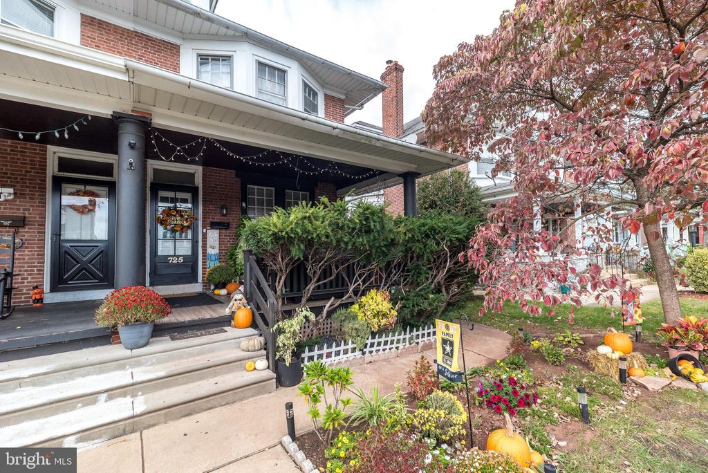 Photo of 725 Noble Street, NORRISTOWN, PA 19401 (MLS # PAMC2159886)