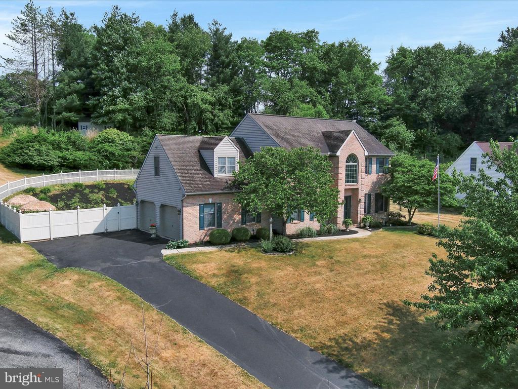 Photo of 40 SILVER DR, ELIZABETHTOWN, PA 17022 (MLS # PALA2036042)