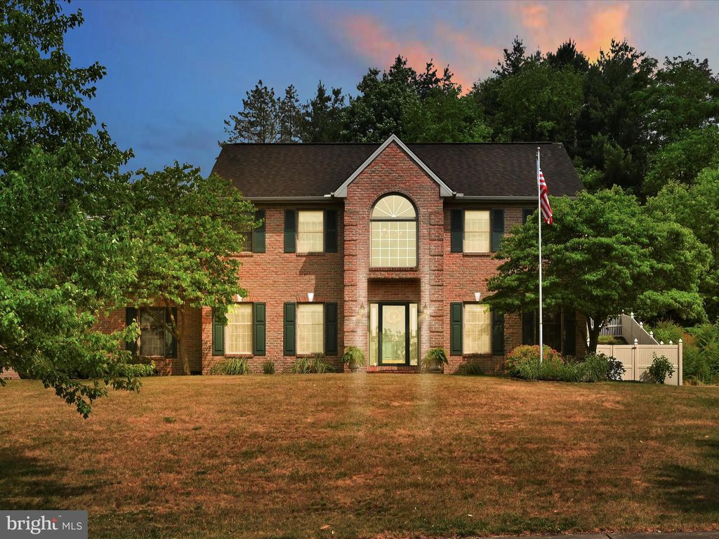 Photo of 40 SILVER DR, ELIZABETHTOWN, PA 17022 (MLS # PALA2036042)