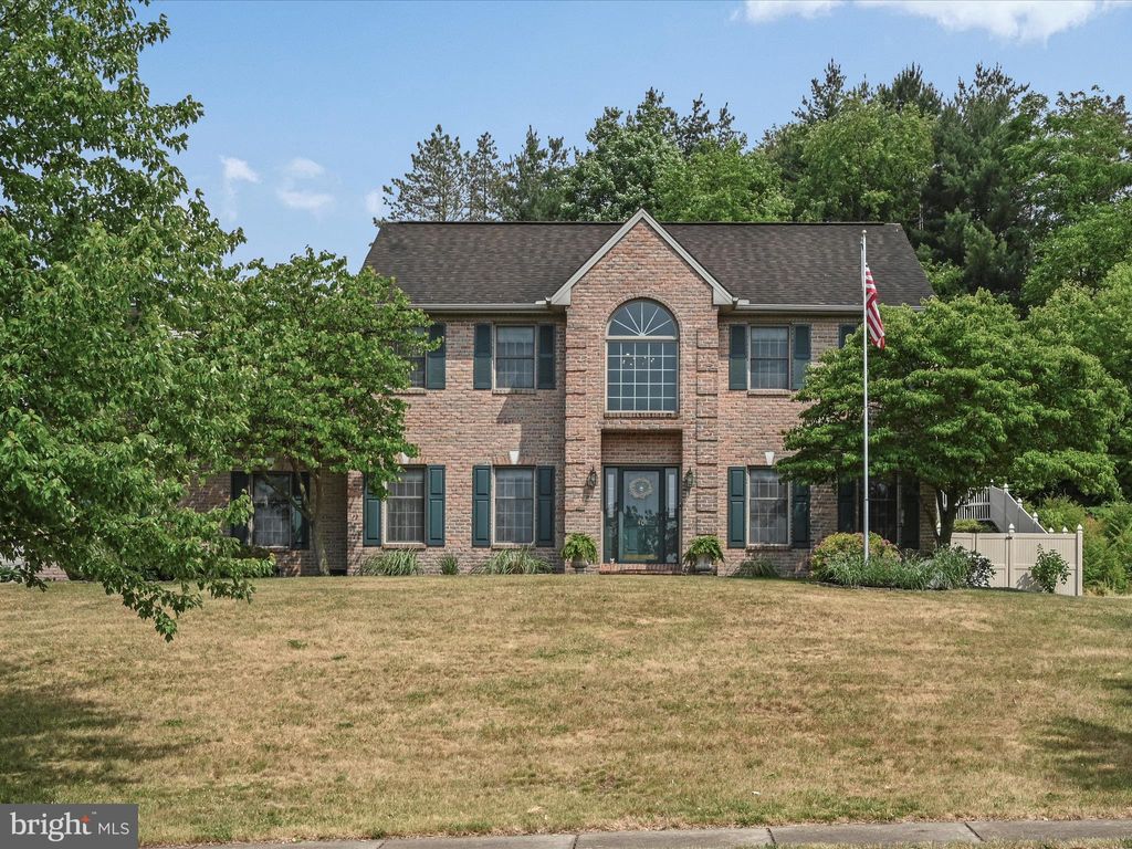 Photo of 40 SILVER DR, ELIZABETHTOWN, PA 17022 (MLS # PALA2036042)