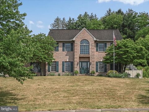 Photo of 40 SILVER DR, ELIZABETHTOWN, PA 17022 (MLS # PALA2036042)