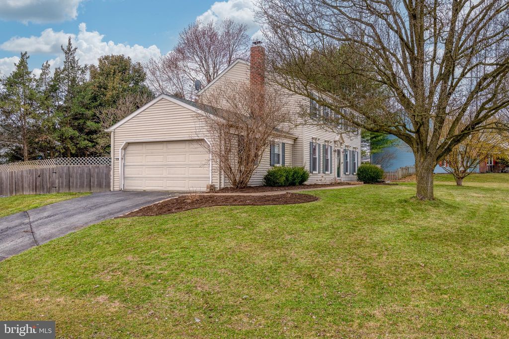 Photo of 106 CHARLESTON DR, WILLOW STREET, PA 17584 (MLS # PALA2031380)