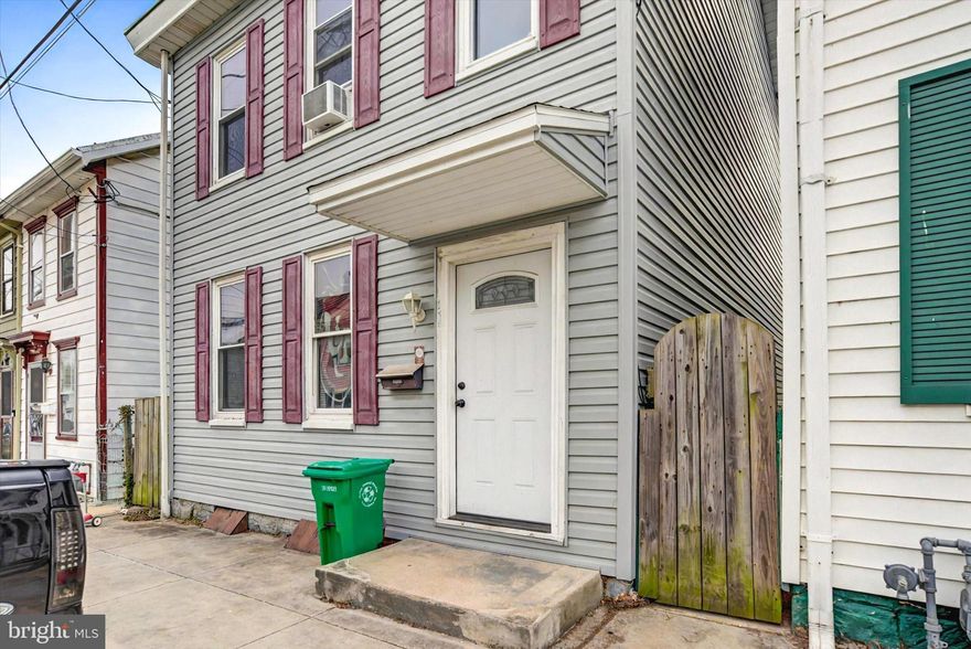 Schedule your appointment today to view this great 3-bedroom home that will be delivered clean and clear! Seller is motivated, bring all offers!!!