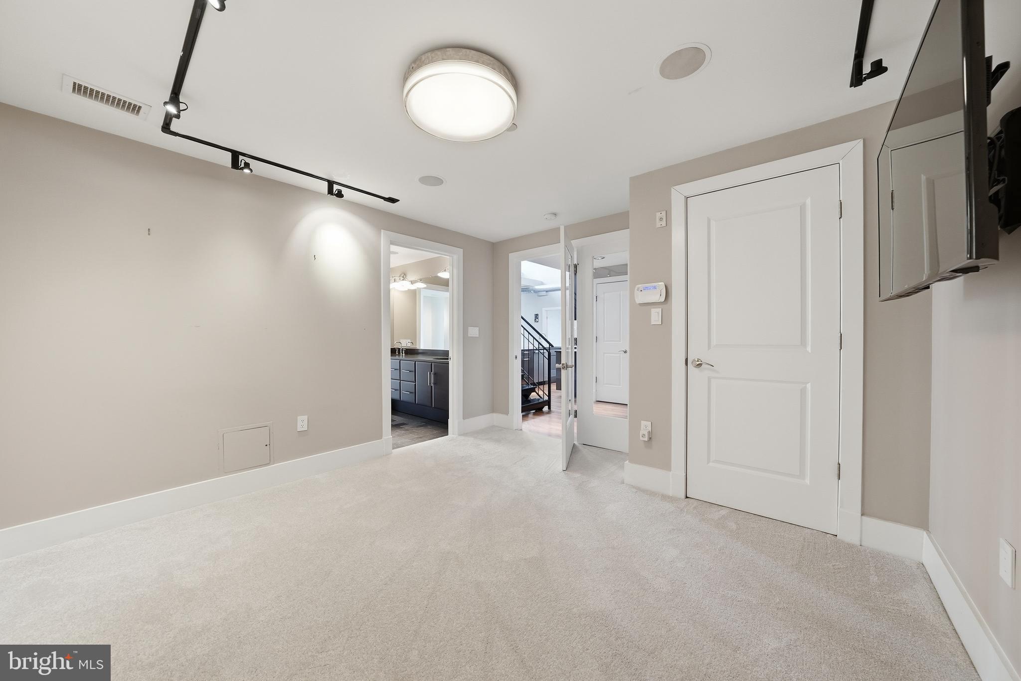 ROSSLYN - Residential