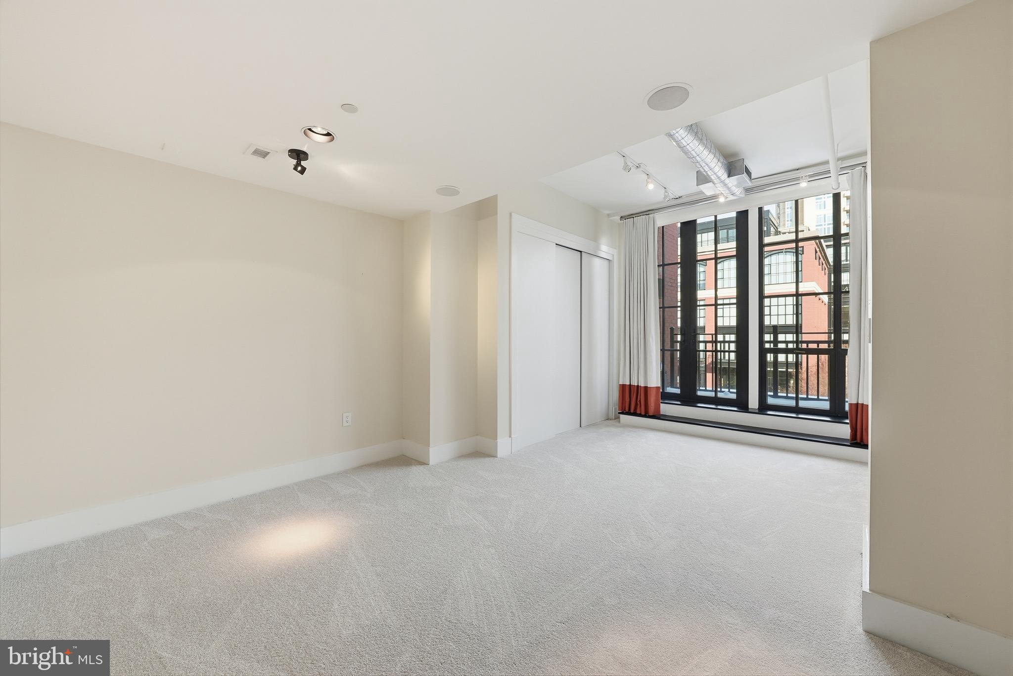 ROSSLYN - Residential