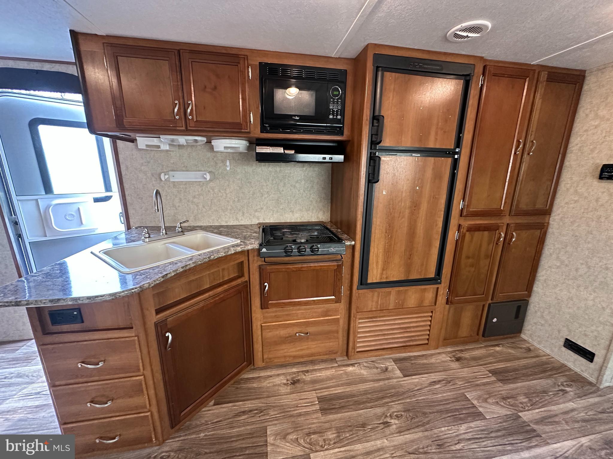 EAST VIEW ESTATES - Land