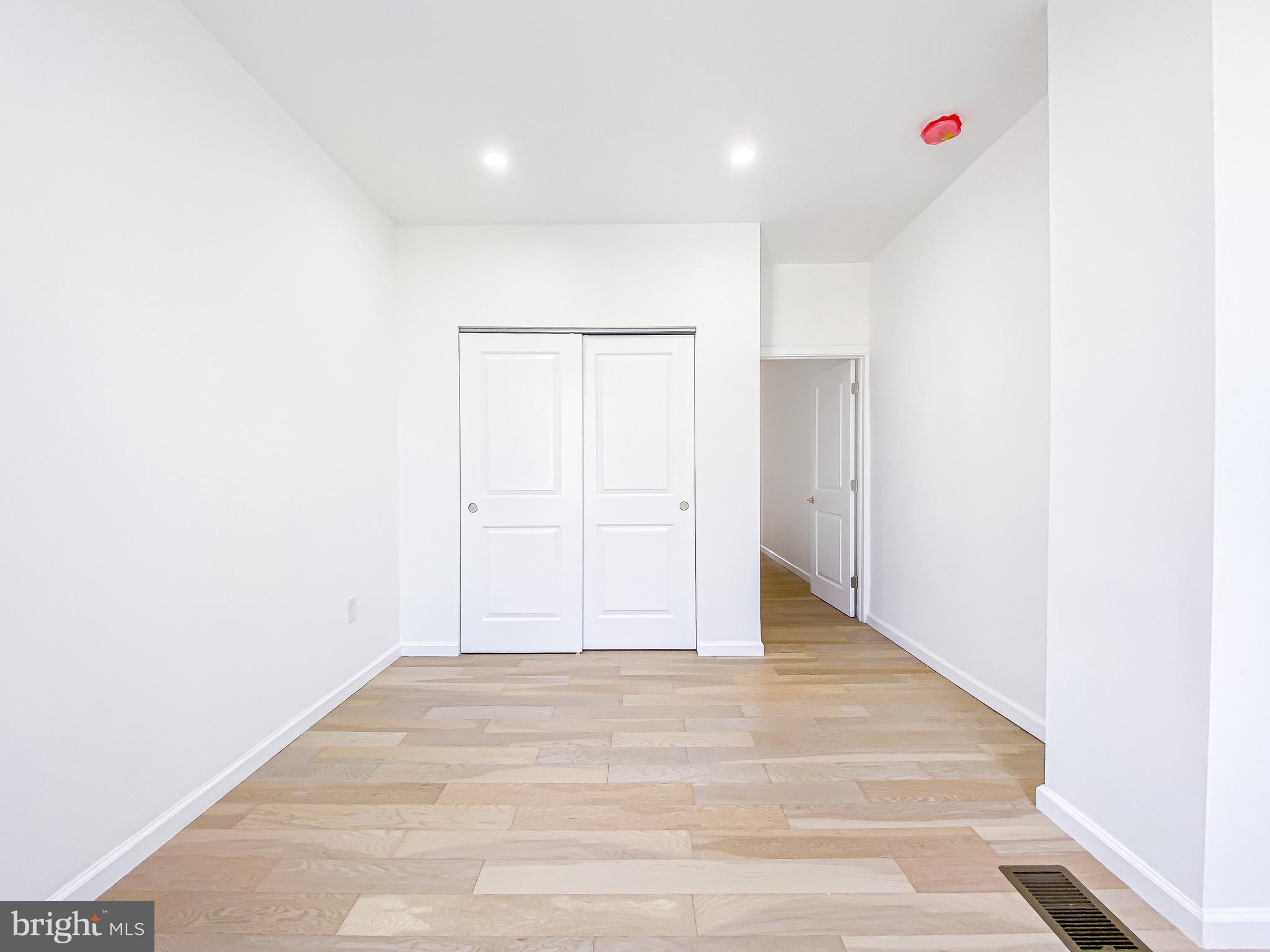 WALNUT HILL - Residential