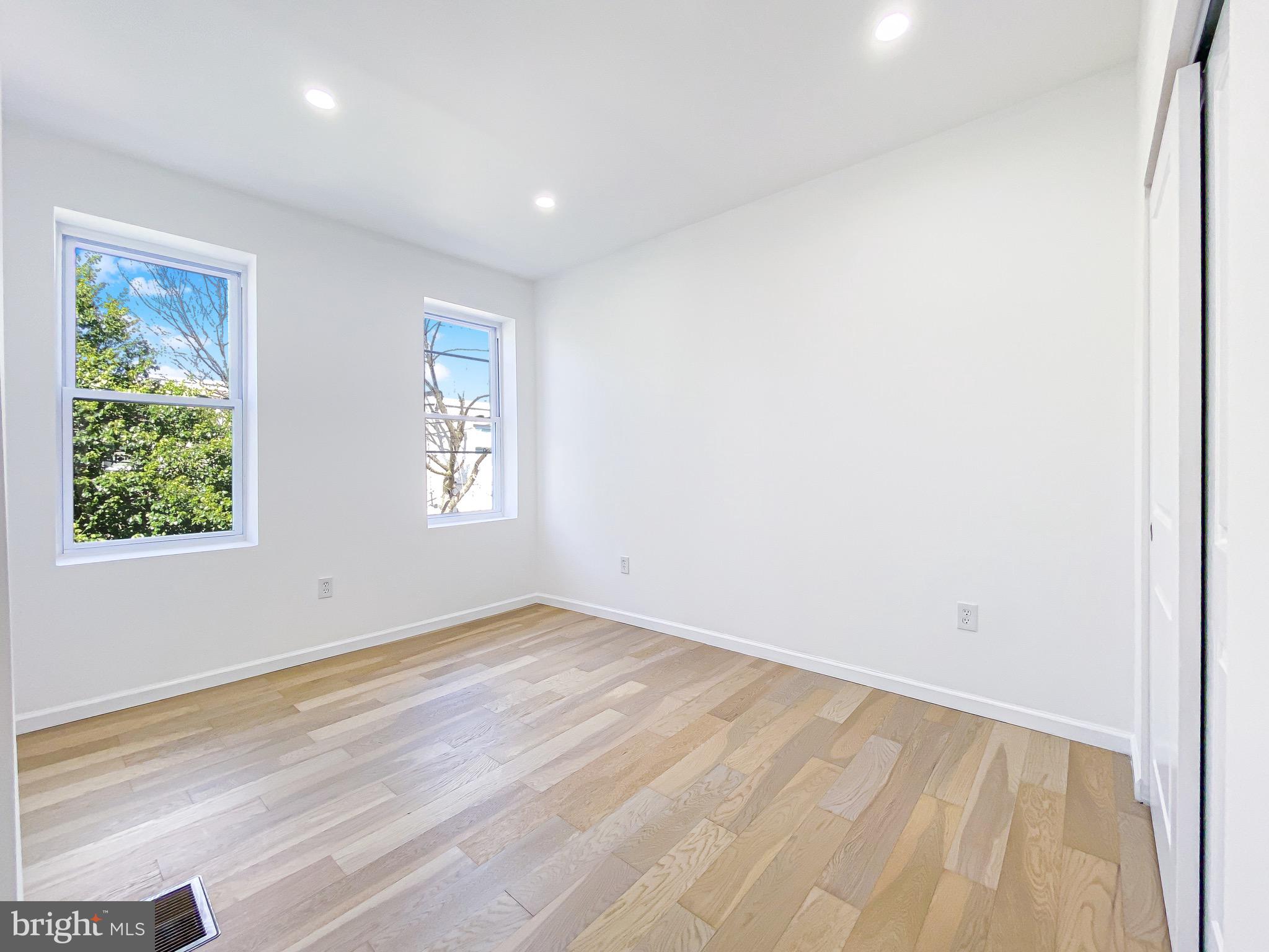 WALNUT HILL - Residential