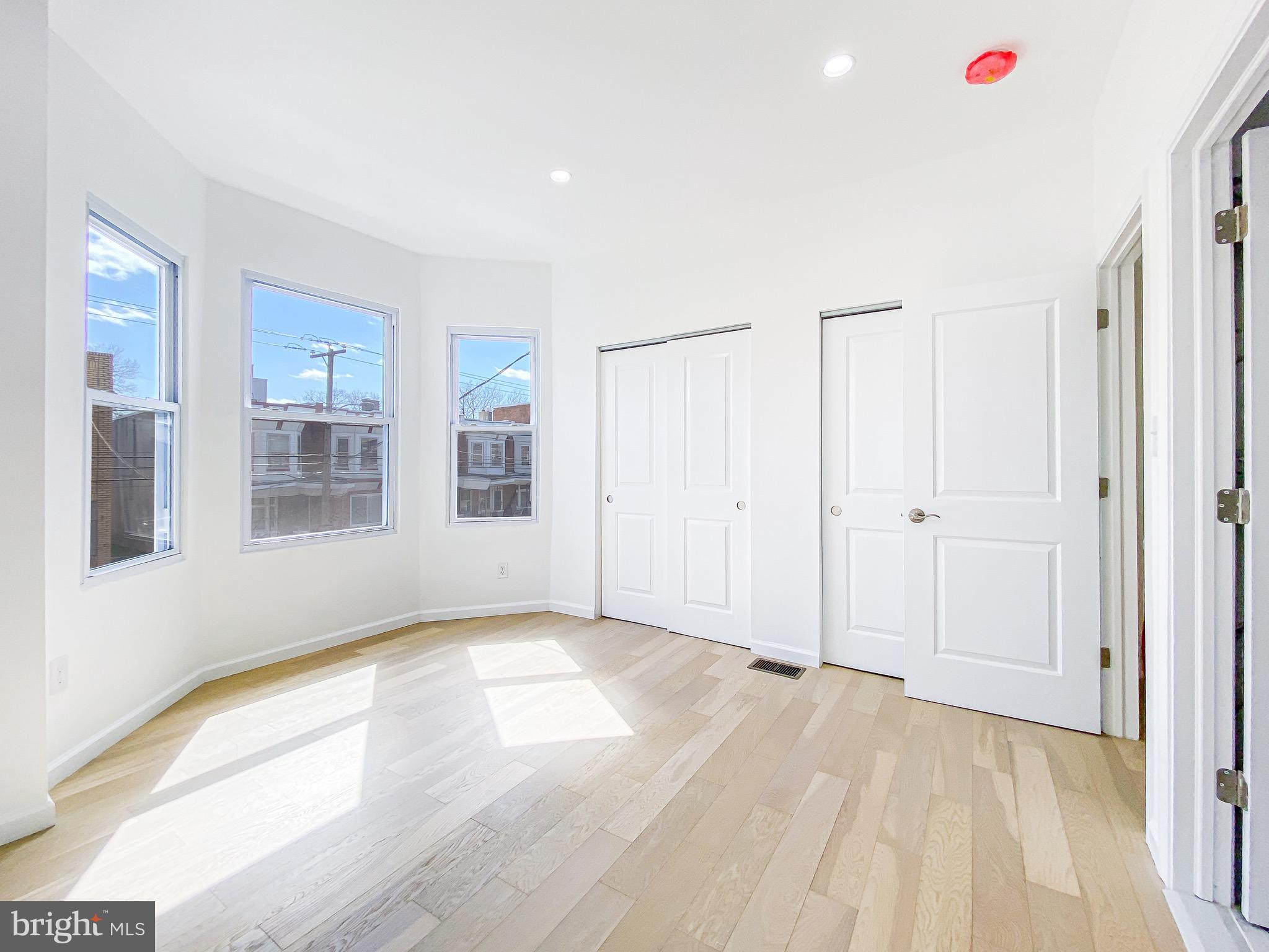 WALNUT HILL - Residential