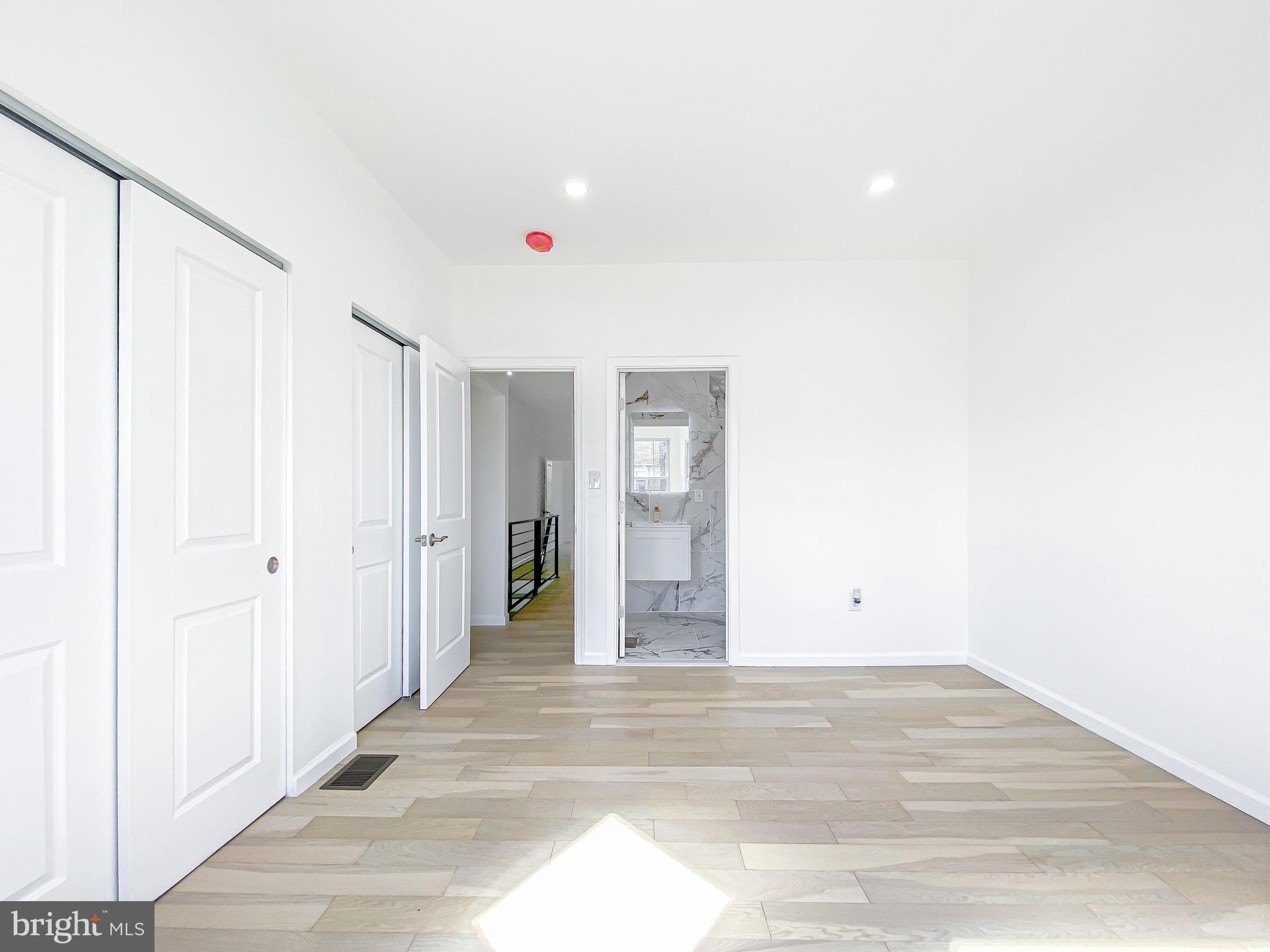 WALNUT HILL - Residential