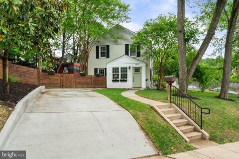 Photo of 5823 Monticello Road, ALEXANDRIA, VA 22303 (MLS # VAFX2303338)