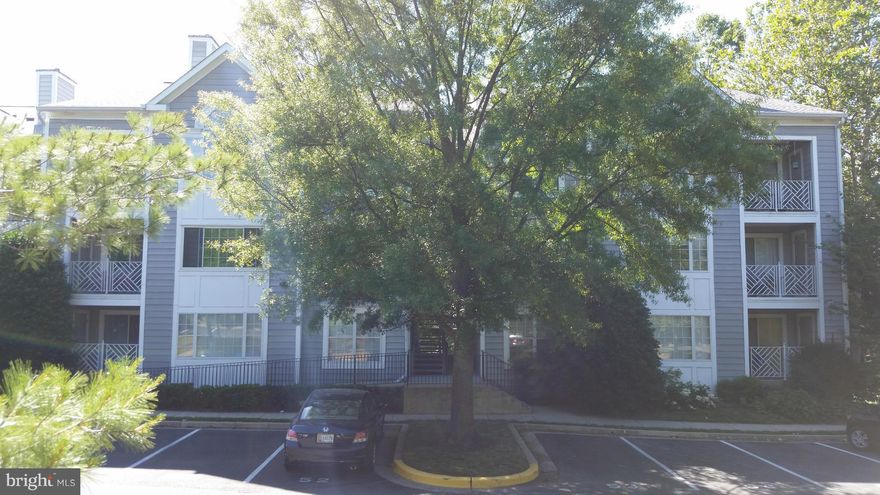 Great lake view of Little Seneca Lake from all rooms. Beautiful granite counter top. Tasteful pergo floor in LR and FR. Spacious 2 Master Bedroom unit. Jets tub. Gas fire pl in LR. Full sized wash/dry in sep laundry. Commuter convenient to 270,118 and MARC train. No steps to enter but is on 3rd floor from back of bldg.