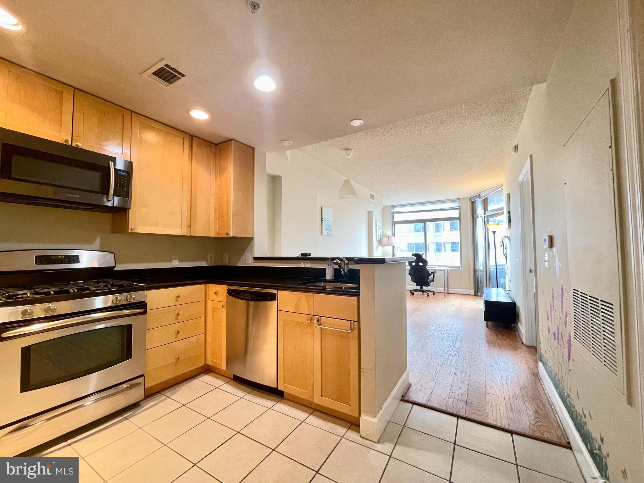 ECLIPSE ON CENTER PARK - Residential Lease