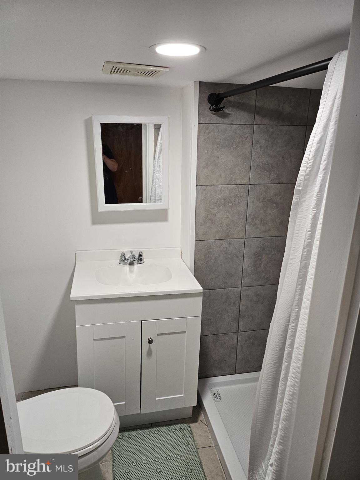 LANSDOWNE - Residential Lease