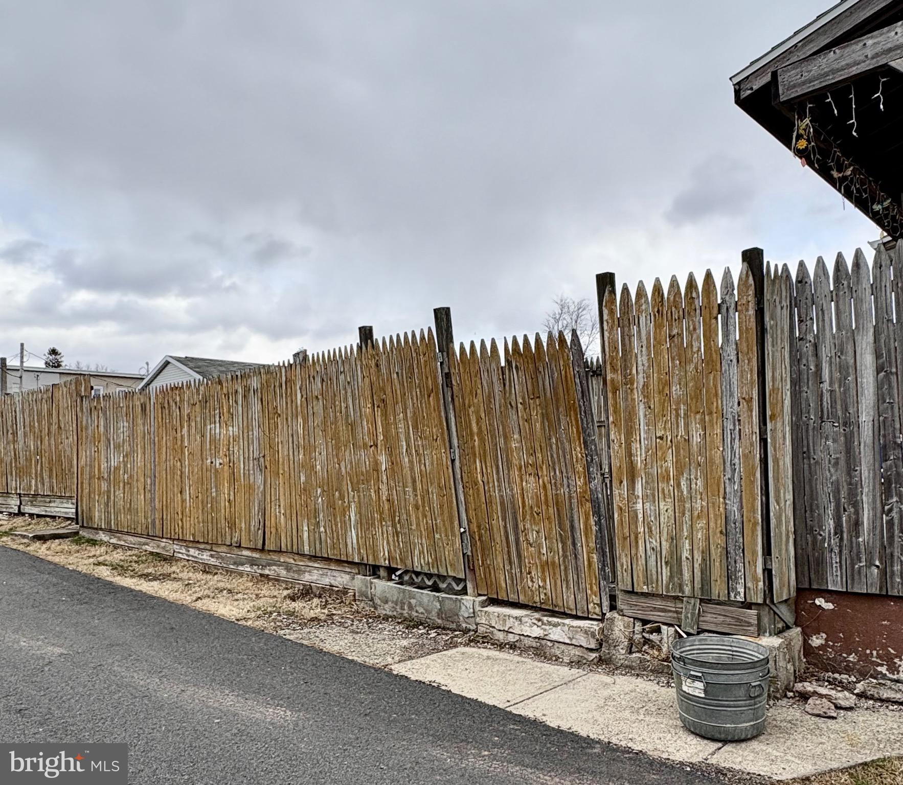 FRACKVILLE - Residential