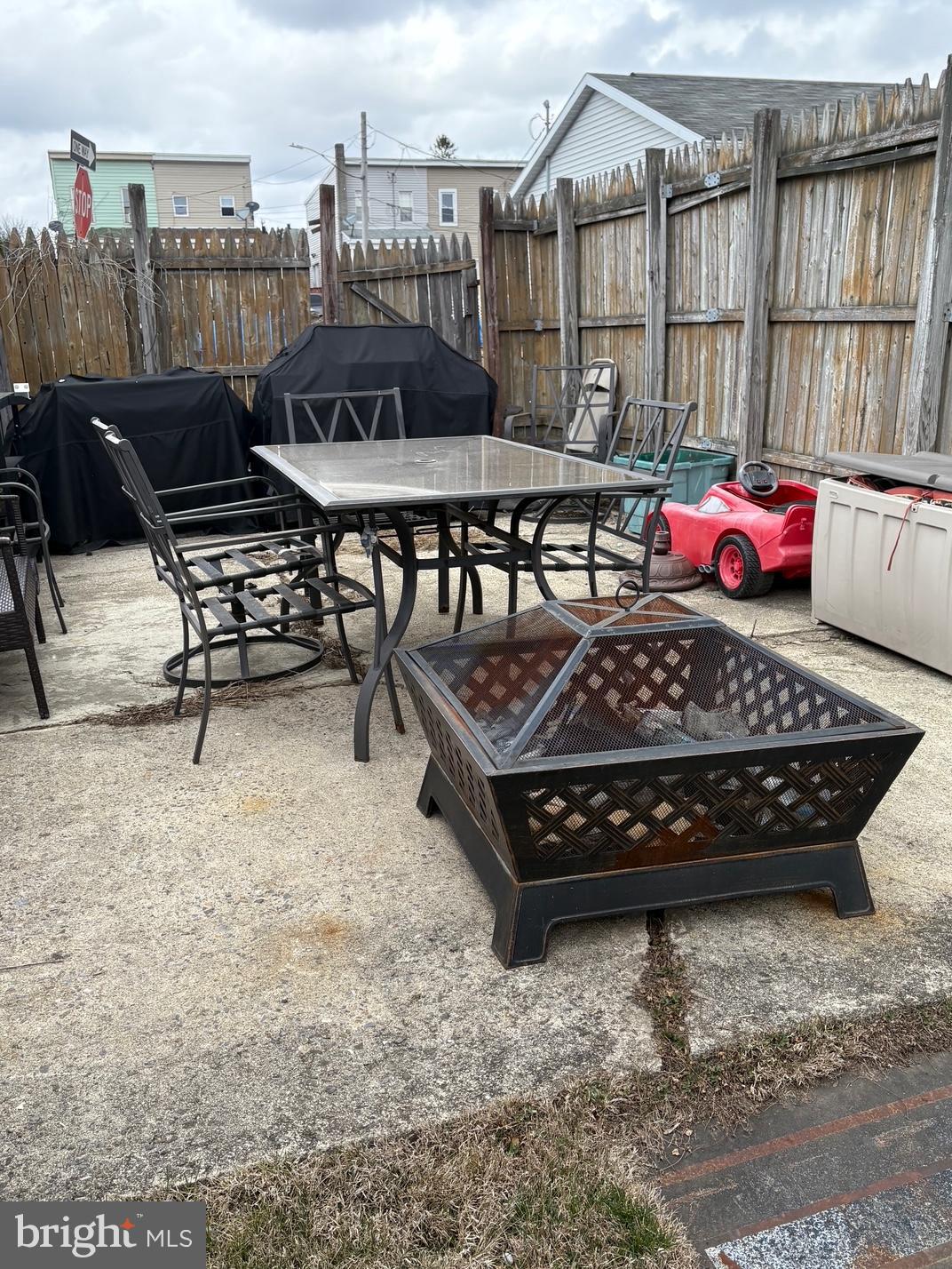 FRACKVILLE - Residential