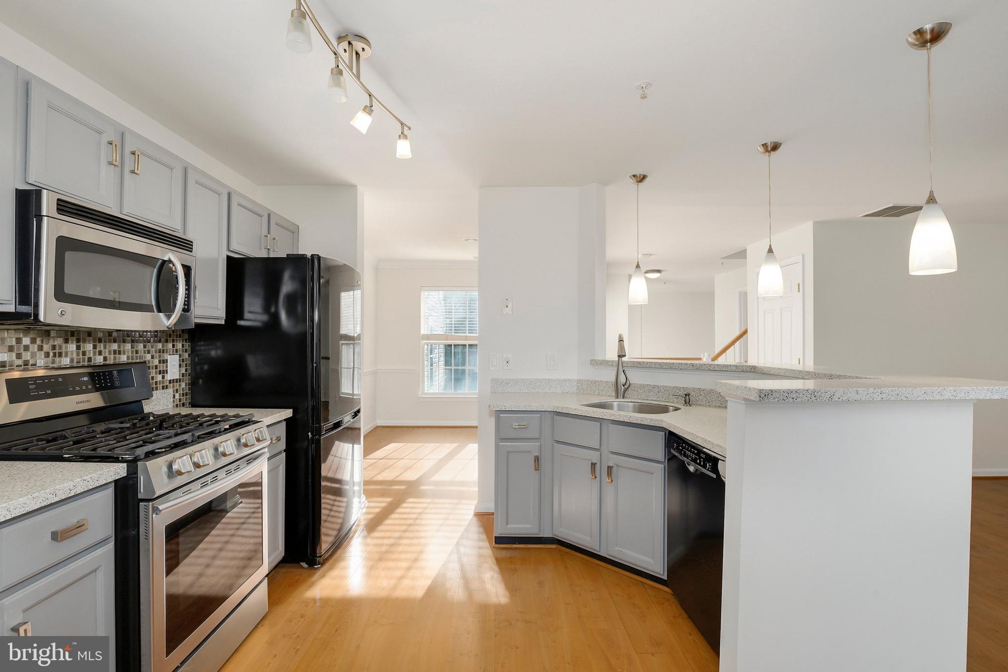 CLOVERLEAF CENTER - Residential