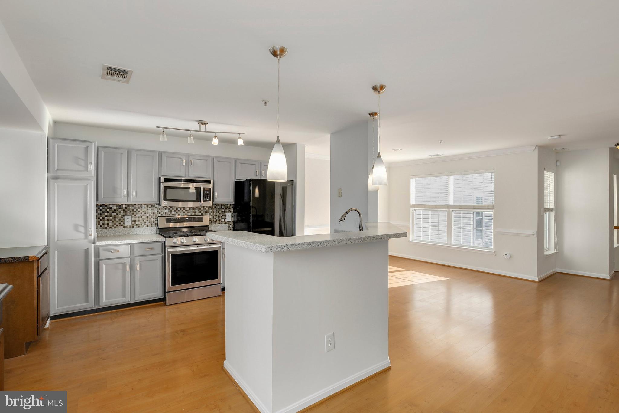 CLOVERLEAF CENTER - Residential