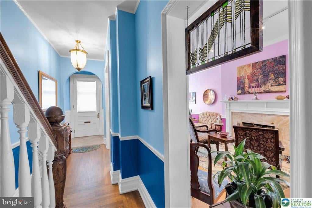 131 E WALL STREET