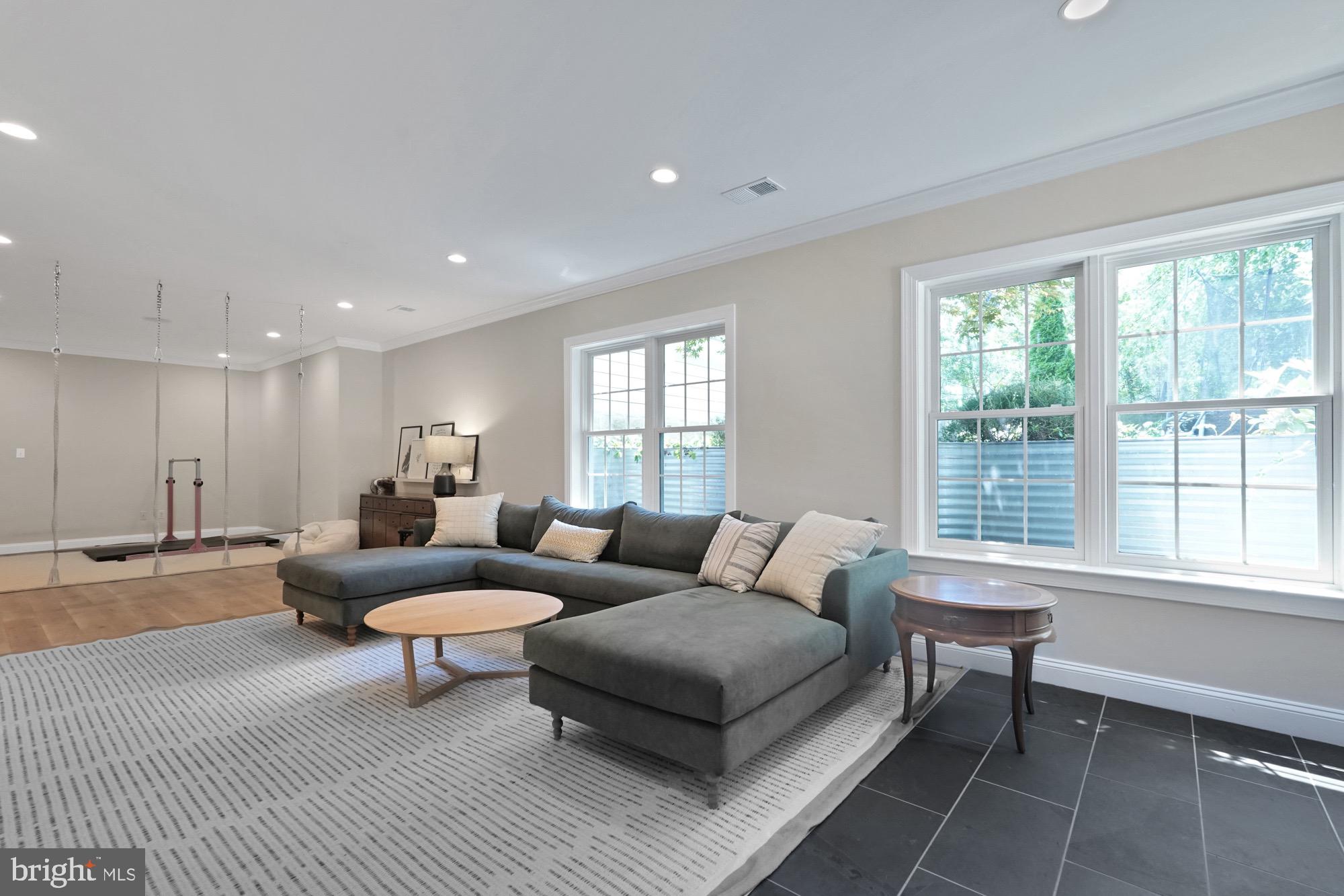 BERKSHIRE OAKWOOD - Residential