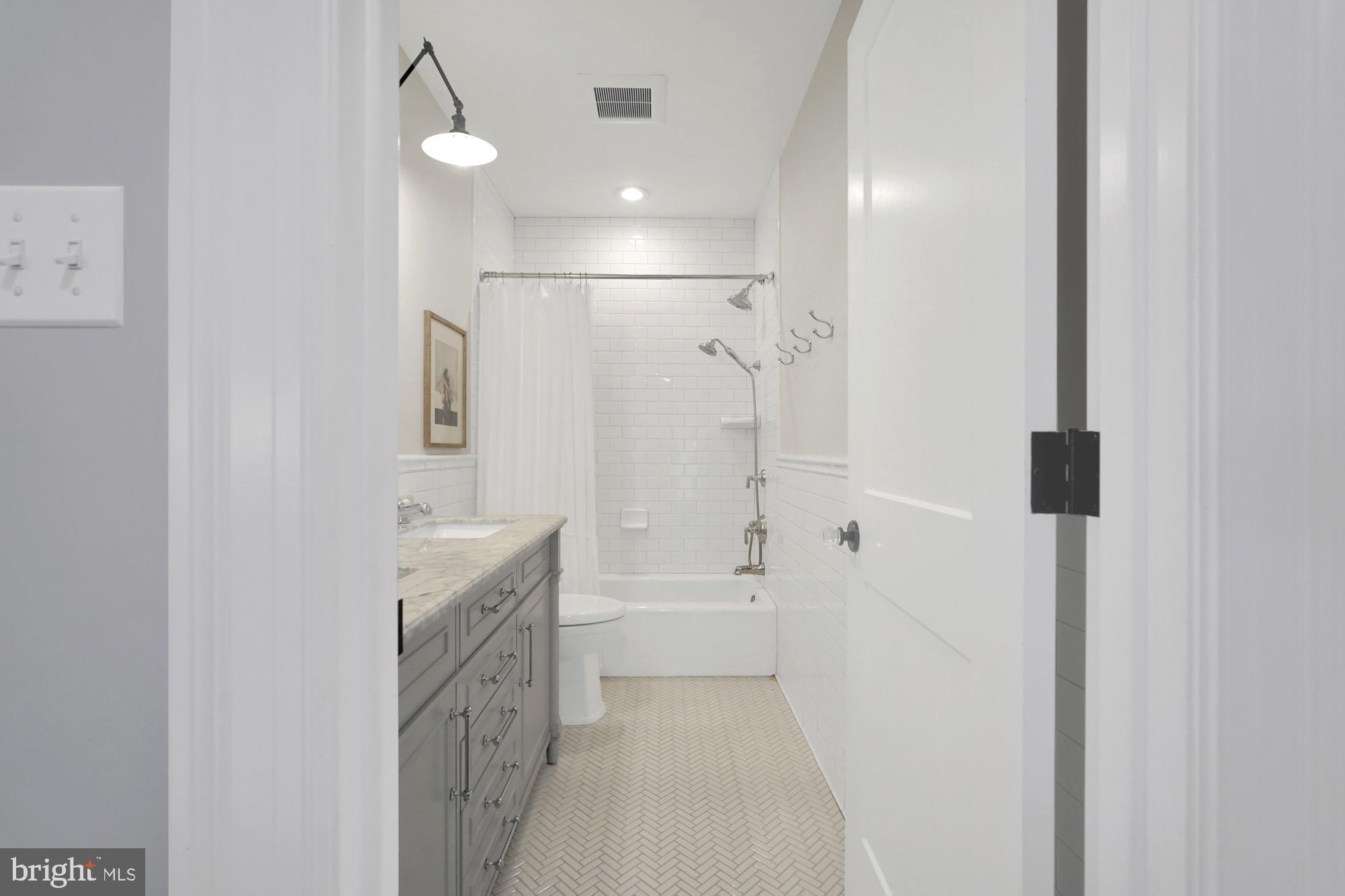 BERKSHIRE OAKWOOD - Residential