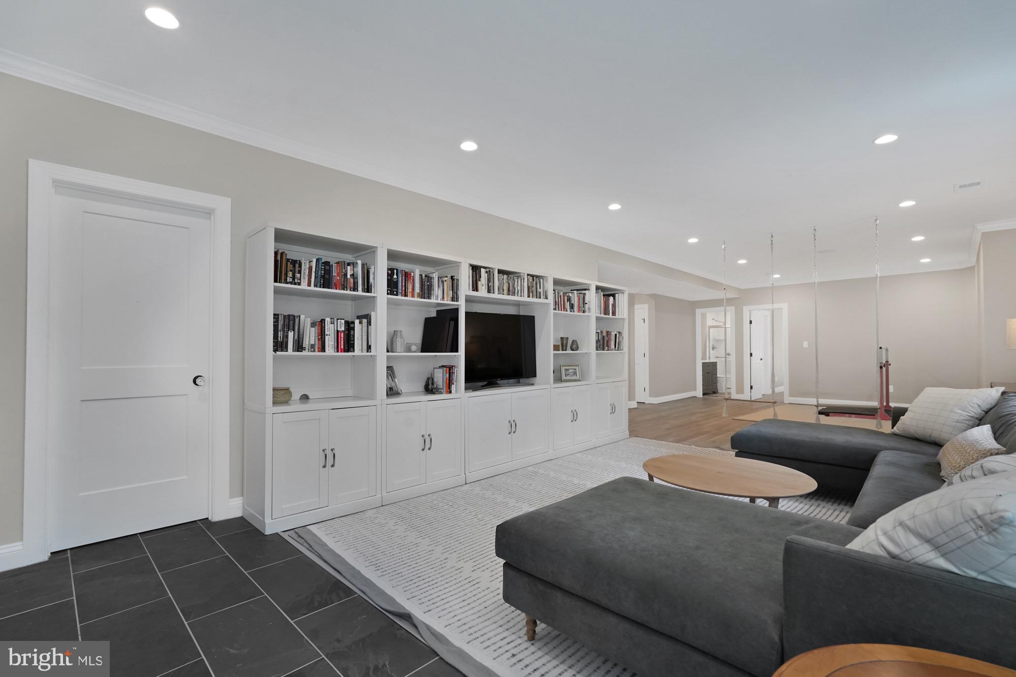 BERKSHIRE OAKWOOD - Residential