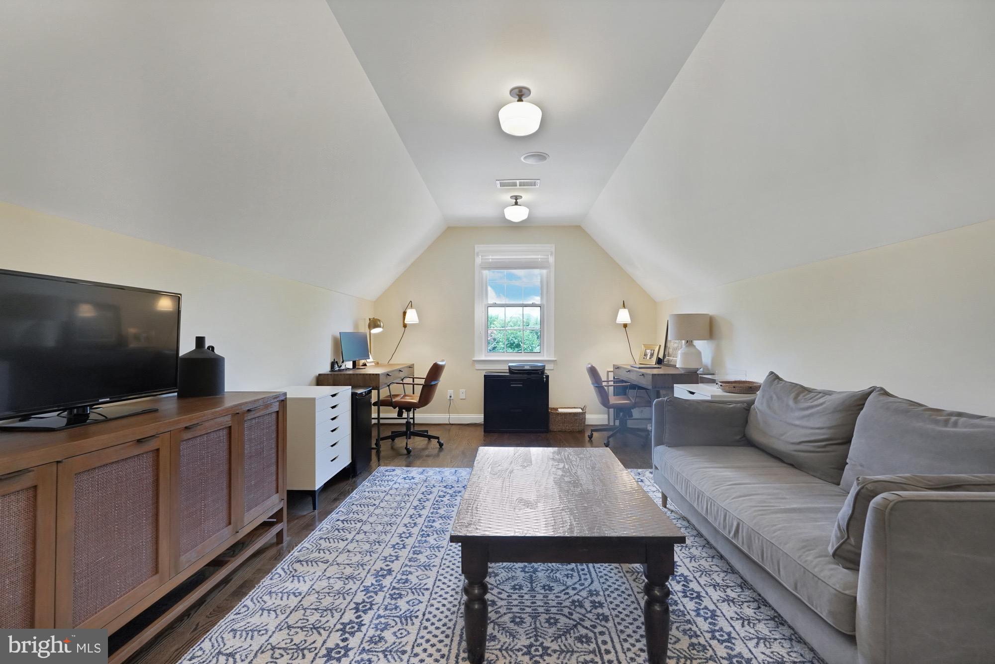 BERKSHIRE OAKWOOD - Residential