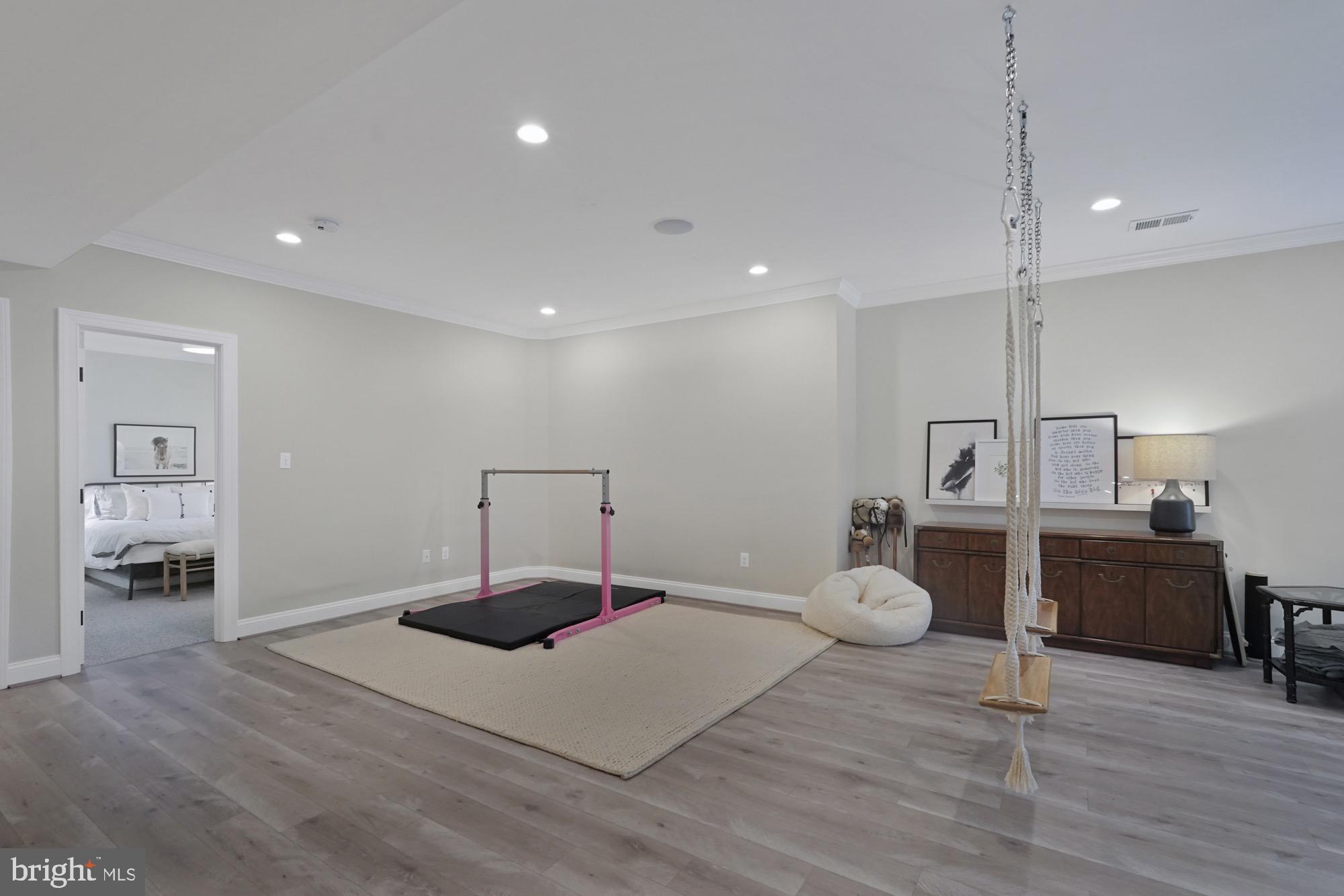 BERKSHIRE OAKWOOD - Residential