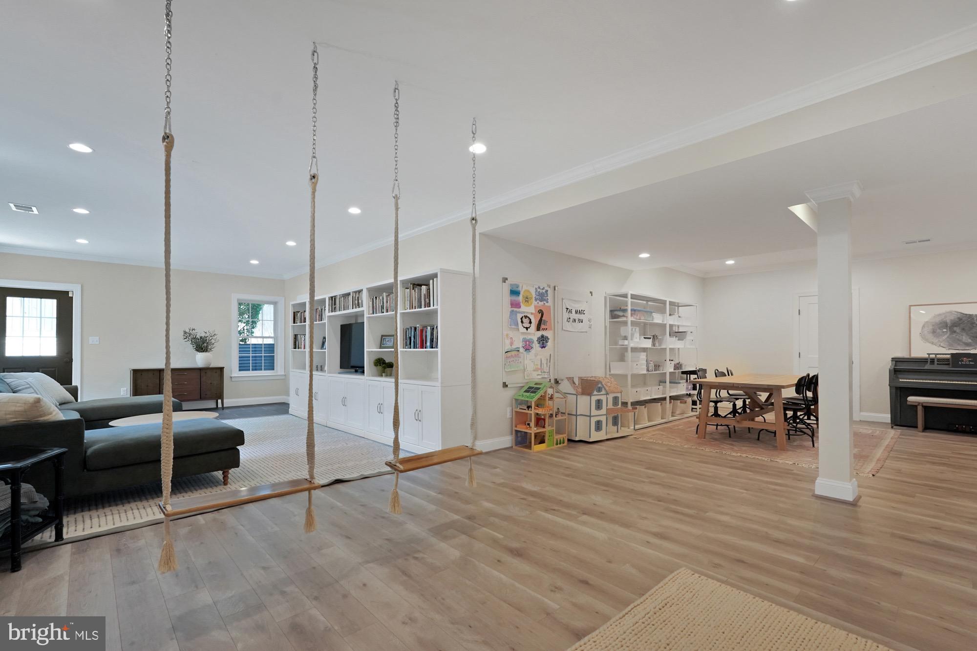 BERKSHIRE OAKWOOD - Residential