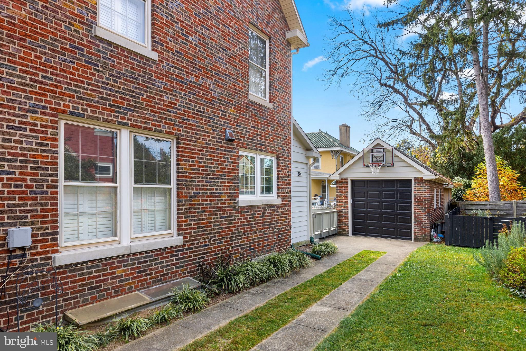 WOODSIDE PARK - Residential