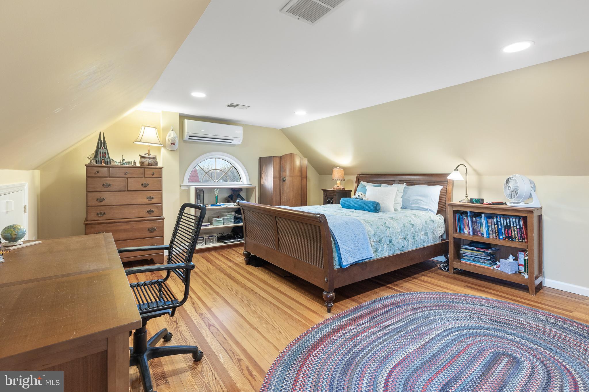 WOODSIDE PARK - Residential