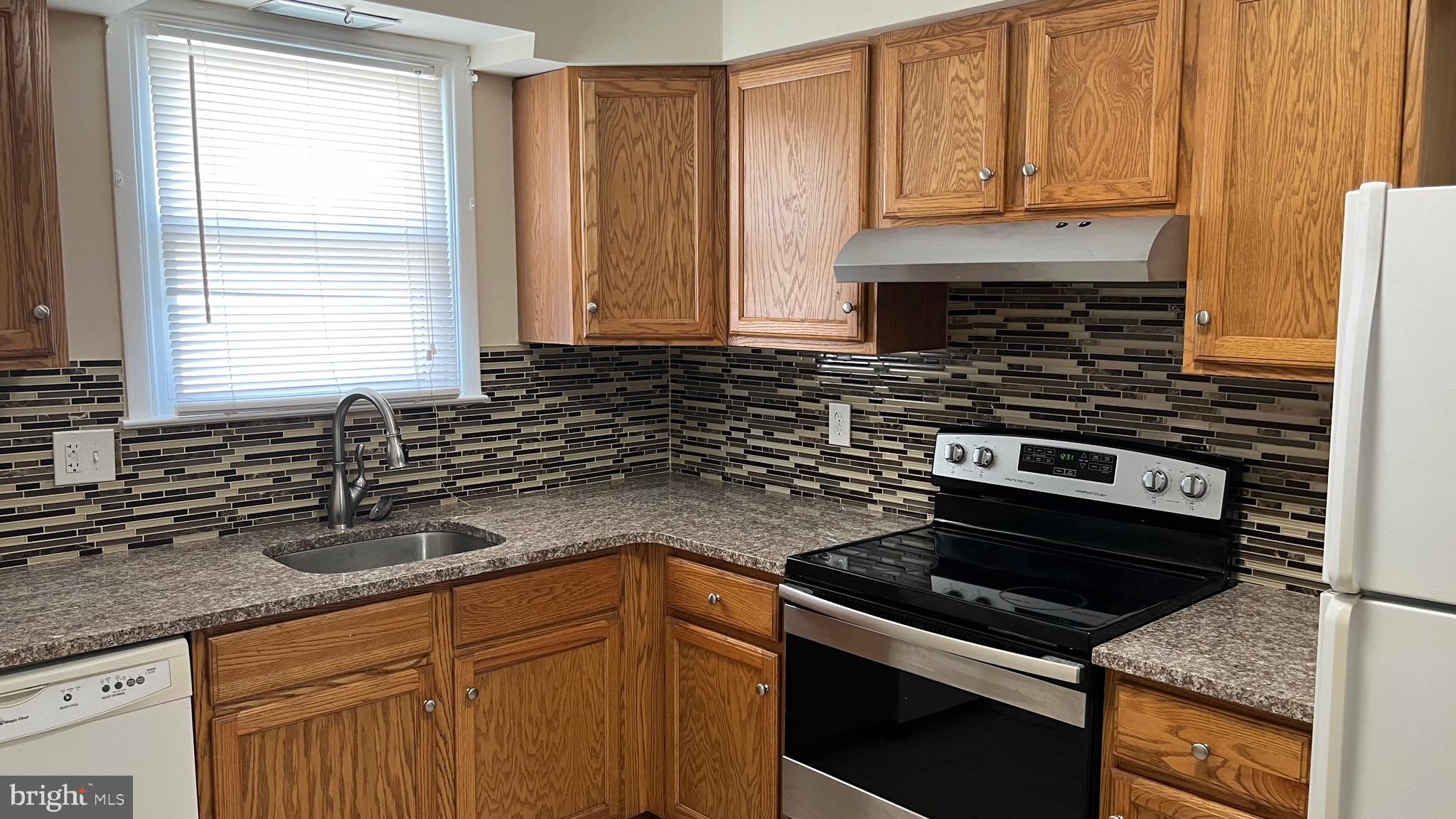 ROCKLEDGE - Residential Lease