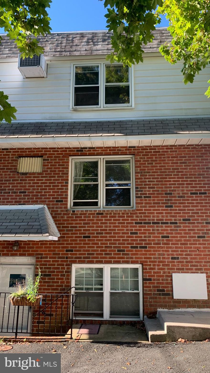 For rent. 1024 Fox Chase Road Unit C. Third floor.  2 bedrooms and 1 full bathroom. Freshly painted and updated throughout. This unit has a full size living room, eat in kitchen space, updated kitchen, full bathroom,  2 bedrooms and the main bedroom has its own balcony. There is an in unit washer and dryer.  There is also 1 dedicated parking space. Credit and background check required. First month, last month and security deposit equaling three months rent due at lease signing.   No dogs, no smoking.  Available immediately.  This apartment is closely located to Rockledge, Jenkintown and Huntingdon Valley. Near shopping, restaurants, public transportation and Manor College.