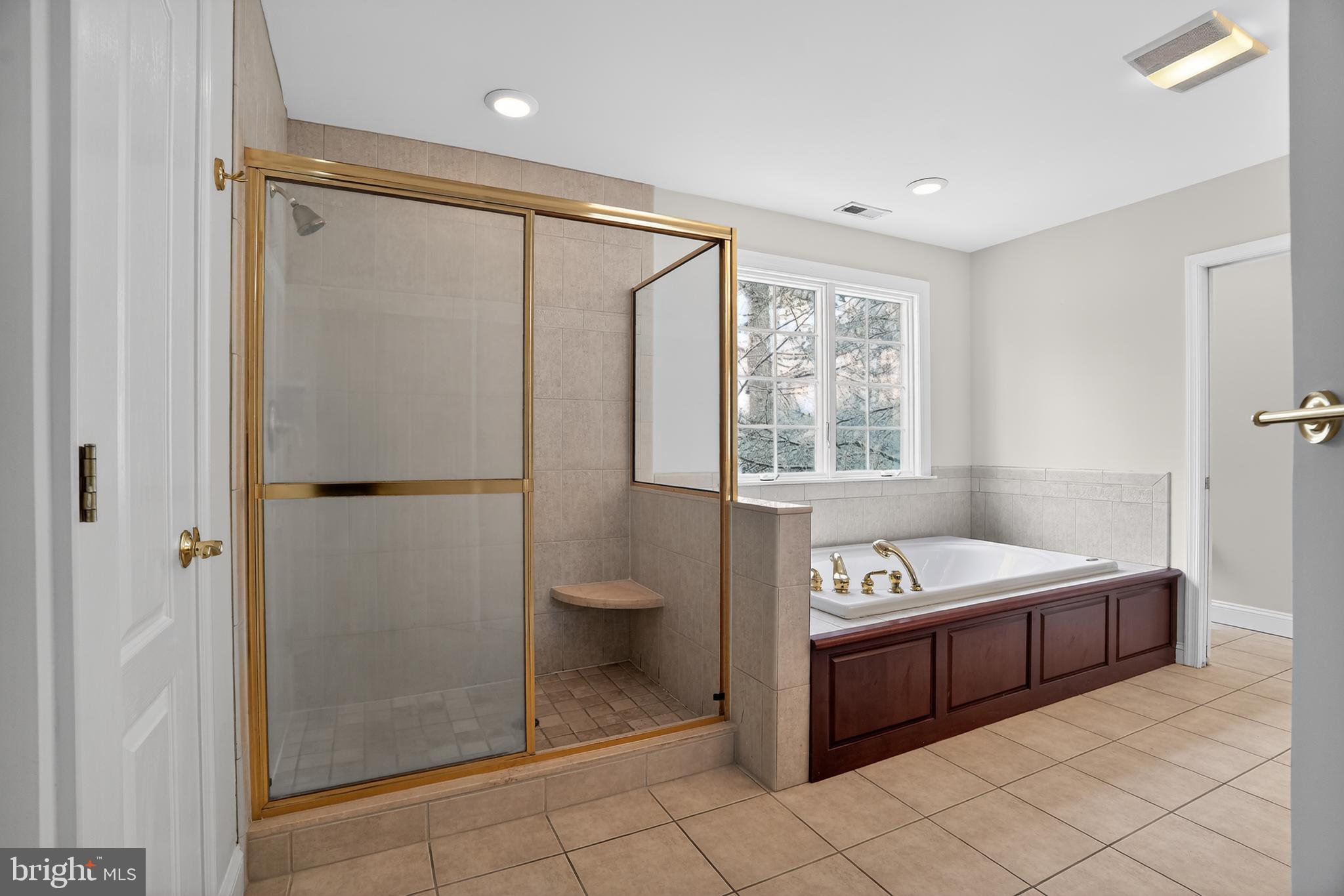 WELLESLEY HUNT - Residential