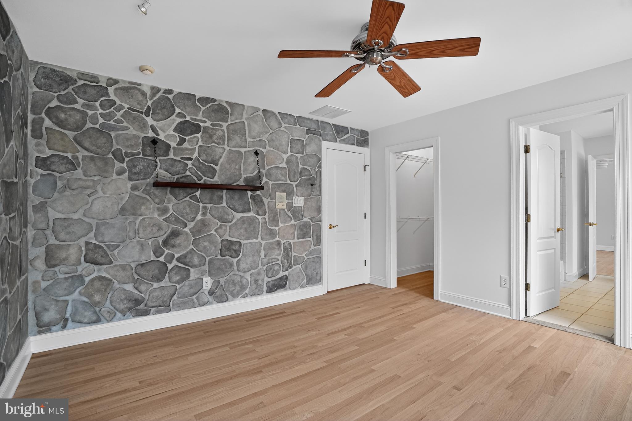 WELLESLEY HUNT - Residential